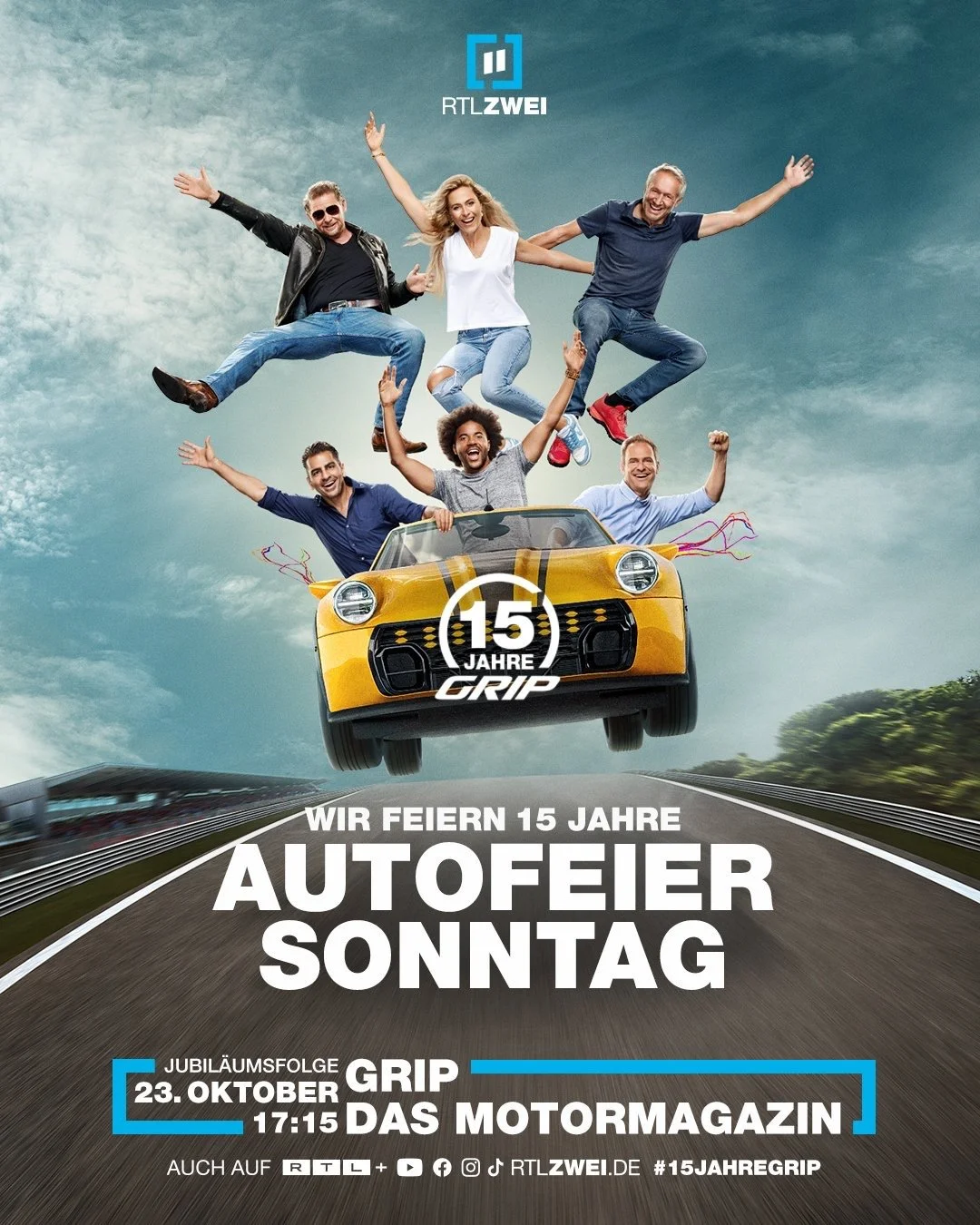 Jubelnde Moderatoren springen über gelben Sportwagen, Jubiläums-Key-Art 15 Jahre Grip für RTLZWEI – Composing Bildergut.
