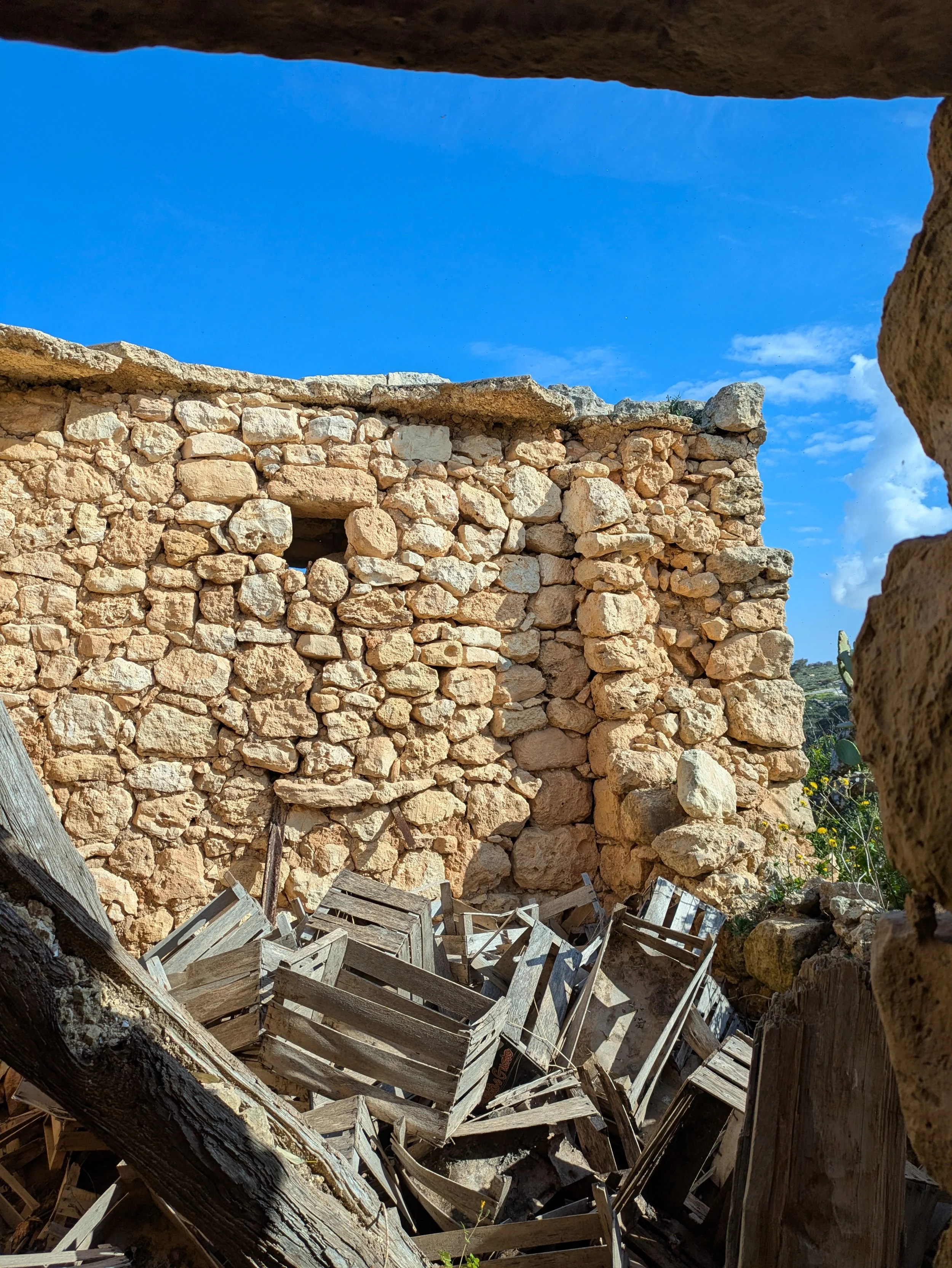 Collapsing vernacular structures