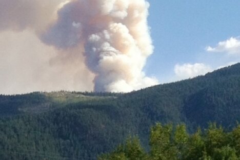 Washington fire 6 km from Canadian border