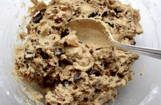 The E. coli outbreak appears to be over, but Health Canada reminding Canadians about eating raw dough