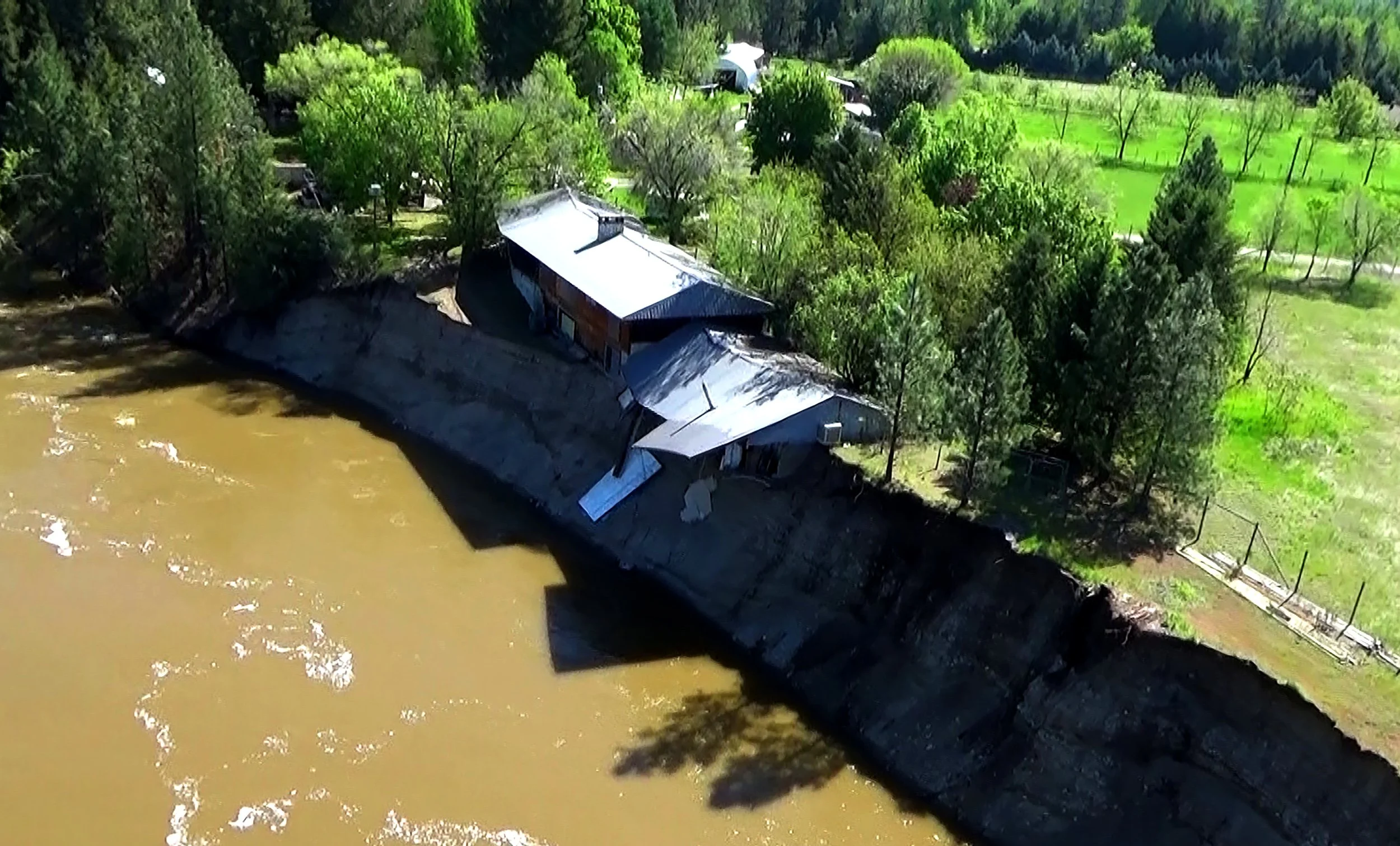 Evacuation orders rescinded for 415 properties at Christina Lake