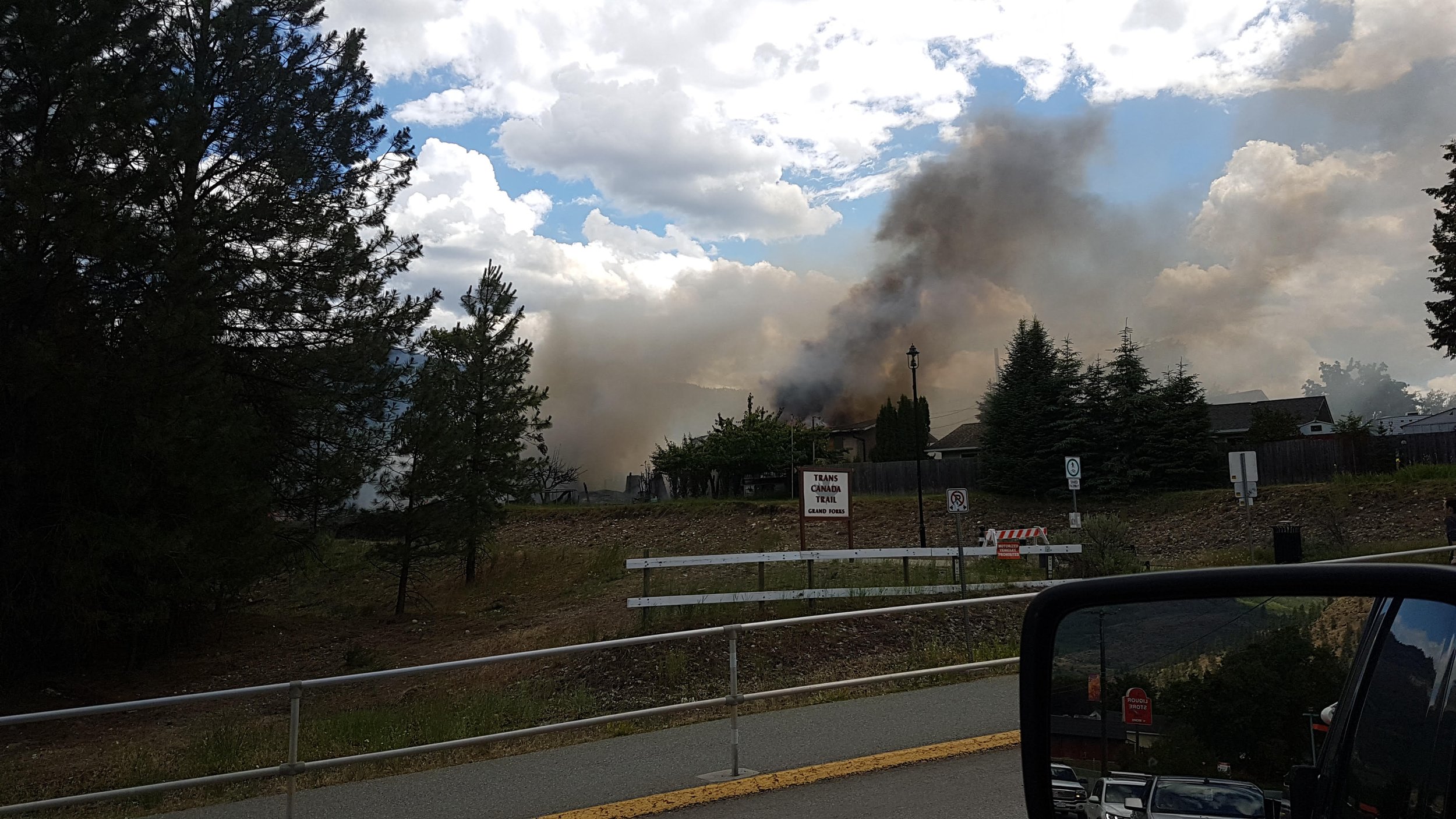 Two houses destroyed by fire in Boundary City