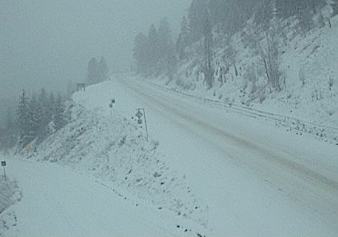 Snowfall warning for Highway 3