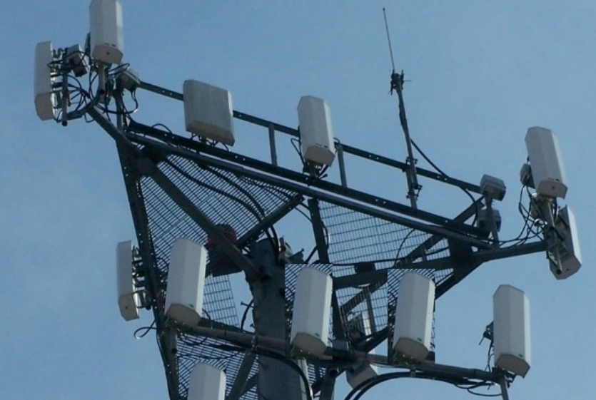 RDCK, RDKB call on province to increase cell service on Highway 3