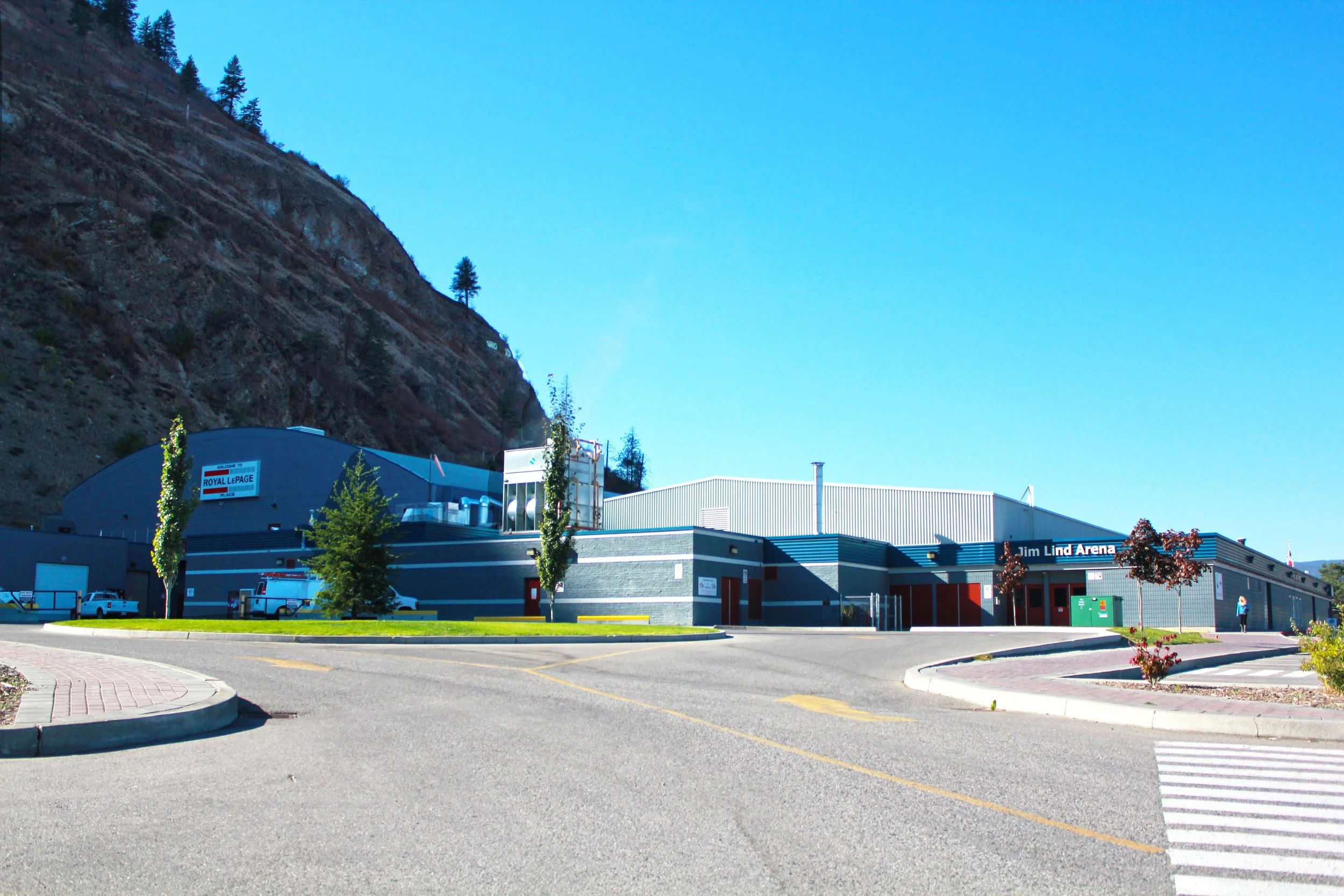 West Kelowna arena converted into temporary lodging for wildfire evacuees