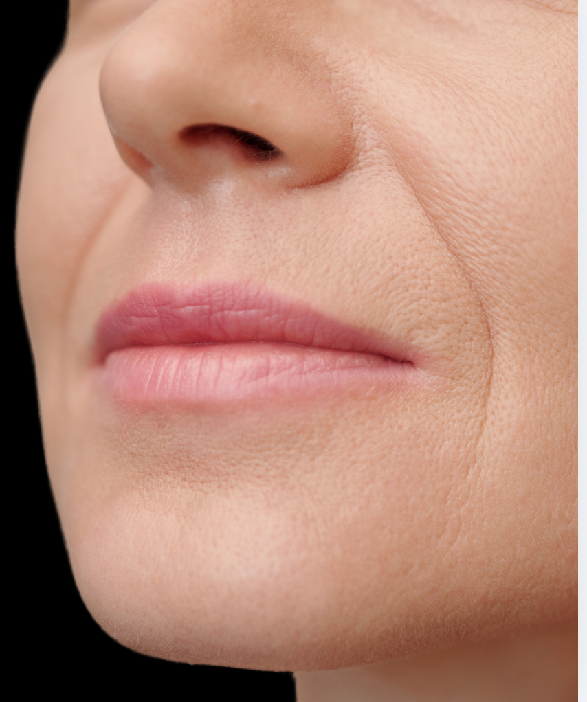 Primer plano de la nariz y los labios de una persona.