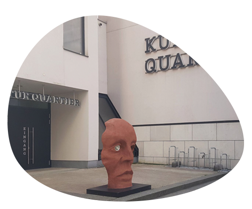 Bild von außen des Eingangs zum Kultur Quartier