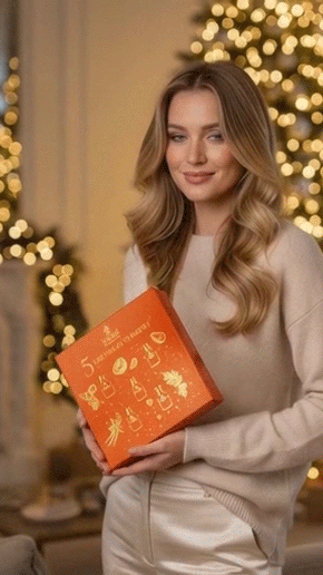 Image-to-video-丨-A-beautiful-blonde-woman,-gently-smiling,-.gif