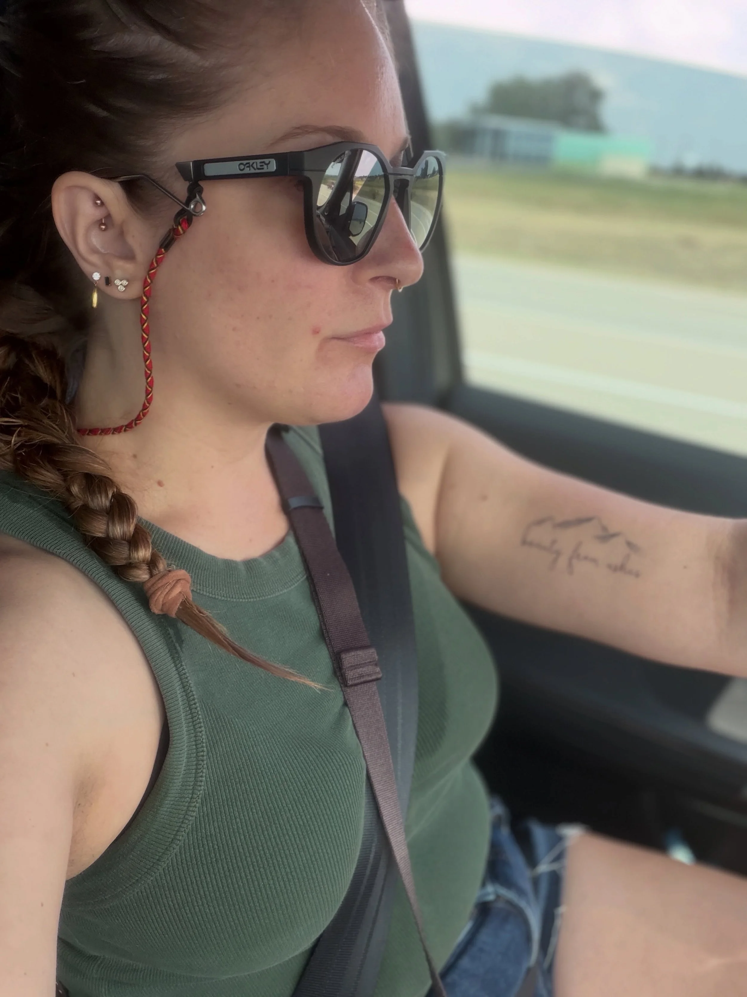 I never thought I&rsquo;d lack the energy to wash my own hair. But now that I&rsquo;ve accepted I could use help, having my friend/stylist wash my hair for me every week I feel so relieved. 😅 Bonus today is a braid today! #pots #potsie #chronicillne