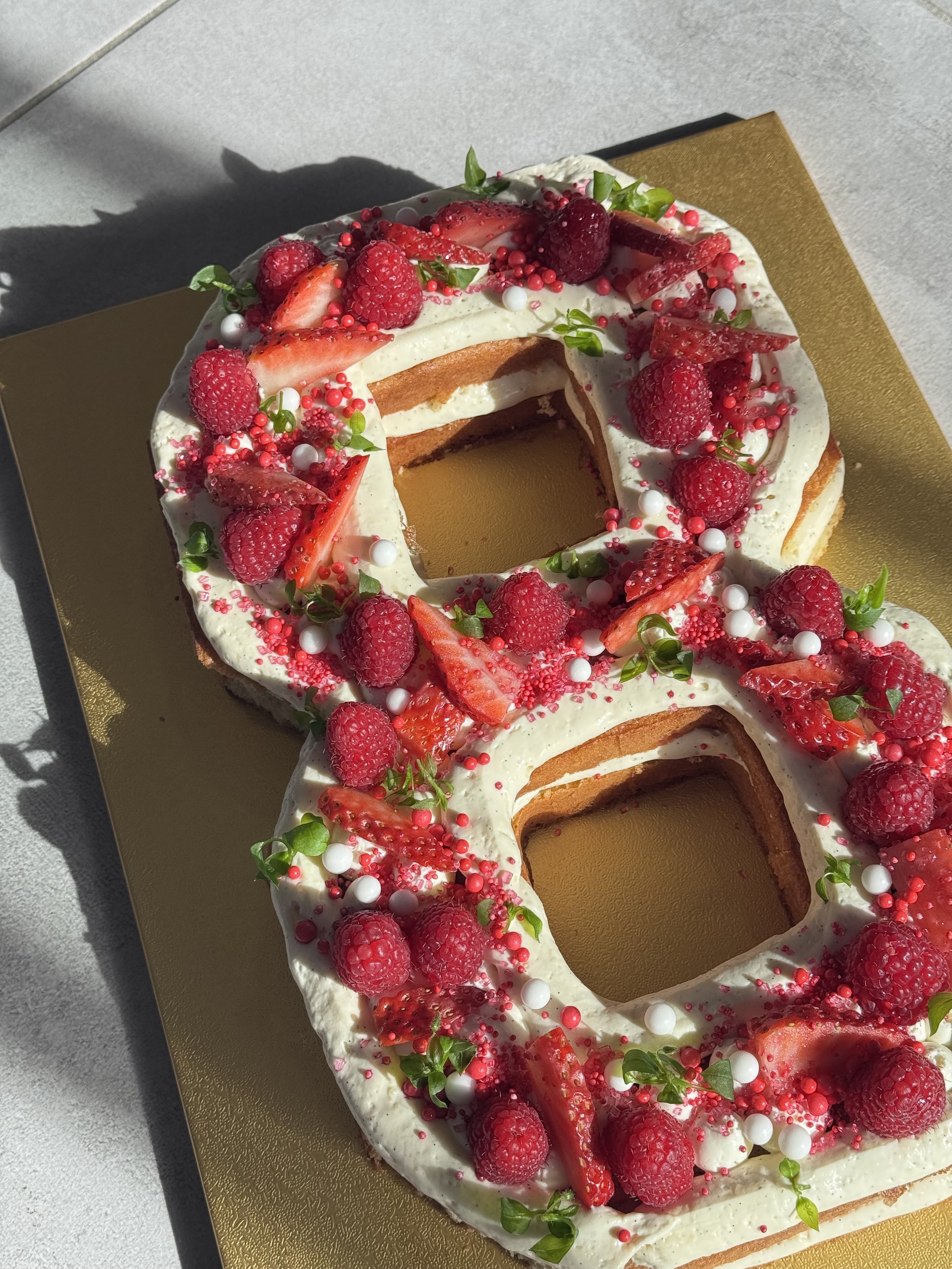 Number cake vanille & fraises 