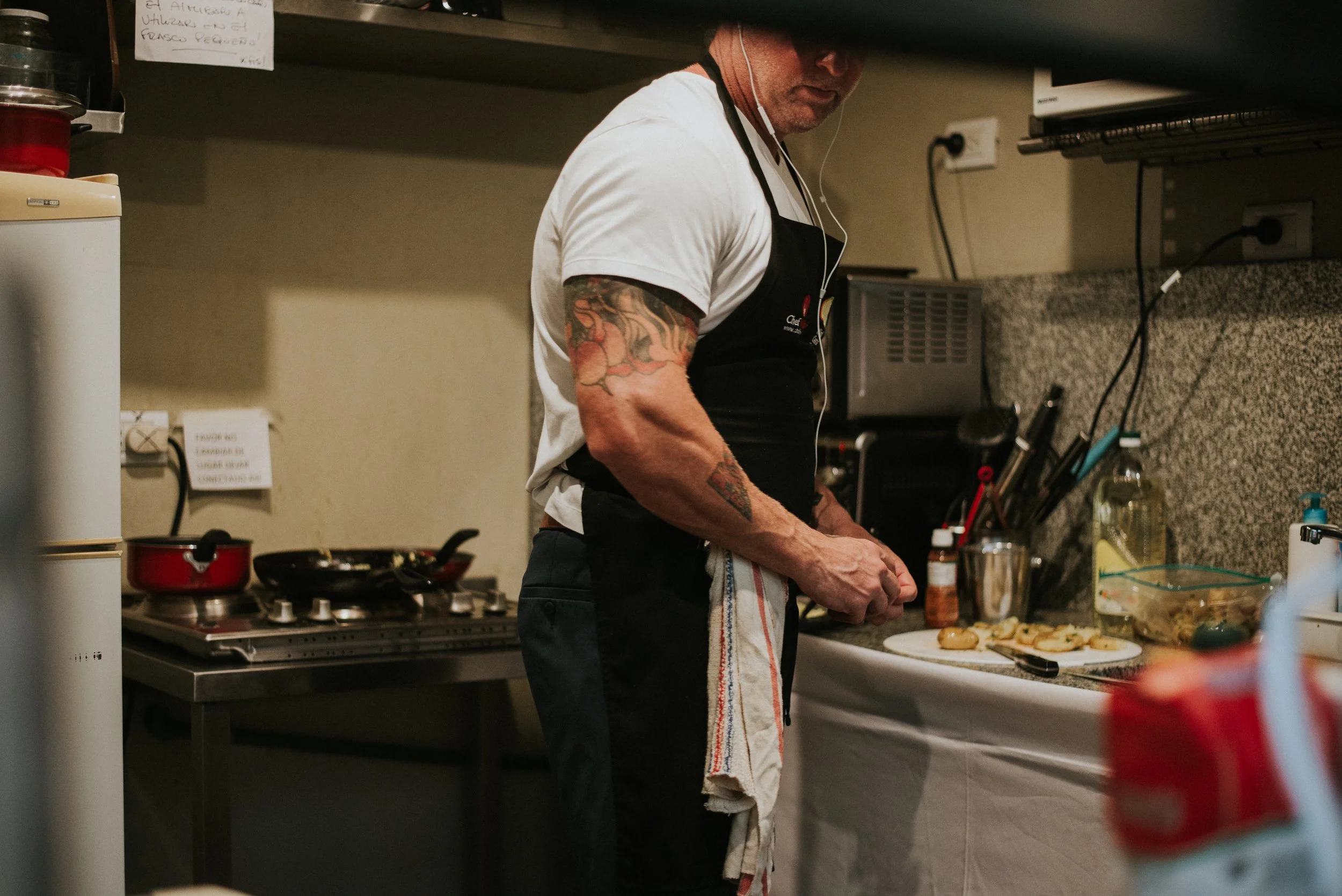 Chef Jay Phelan cooking at the All About Ballroom retreat hotel in Palermo, Buenos Aires.