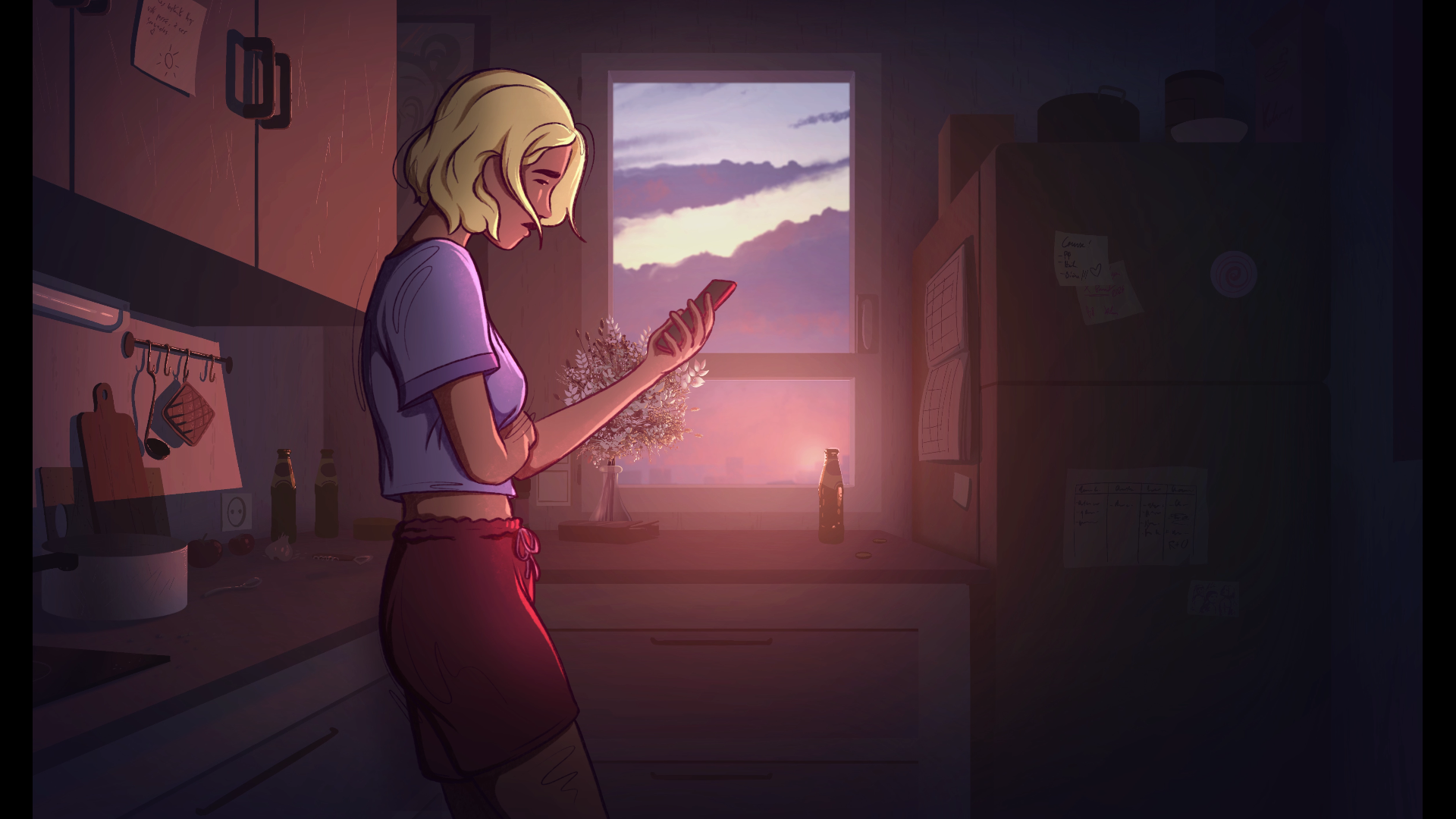Une jeune femme blonde regarde son téléphone dans une cuisine pendant le coucher du soleil, avec des bouteilles sur la table, une plante, et un réfrigérateur.