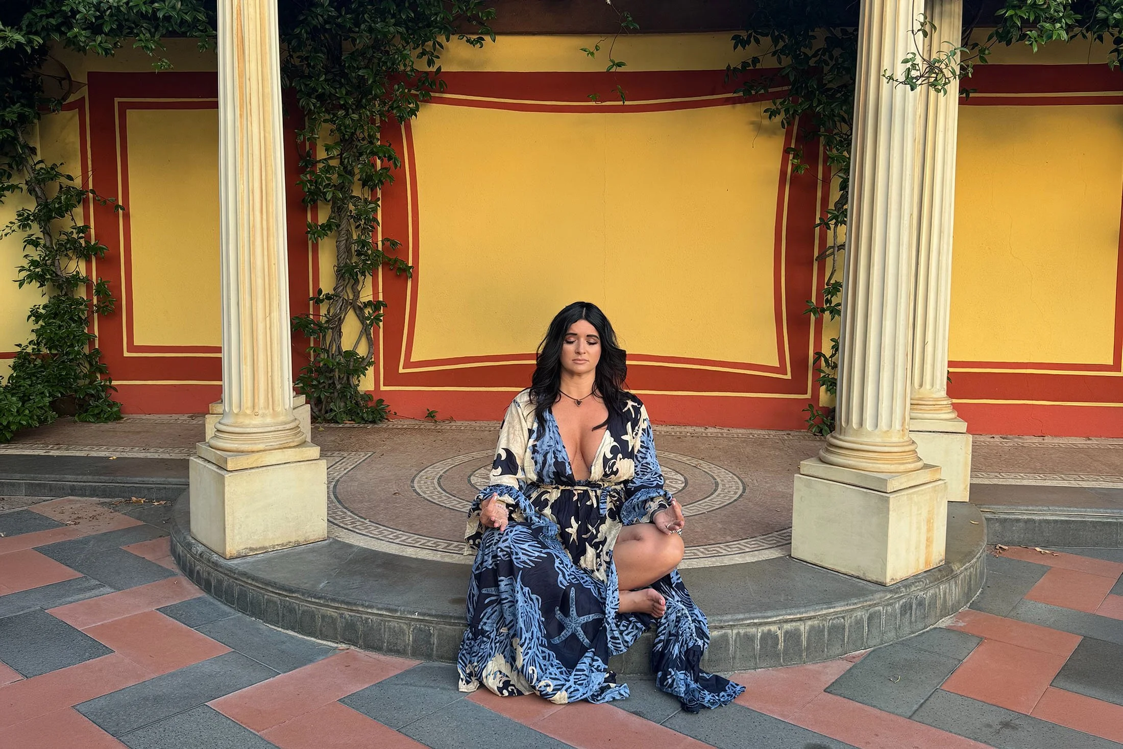 Annette of MySitauri in a peaceful courtyard in Italy