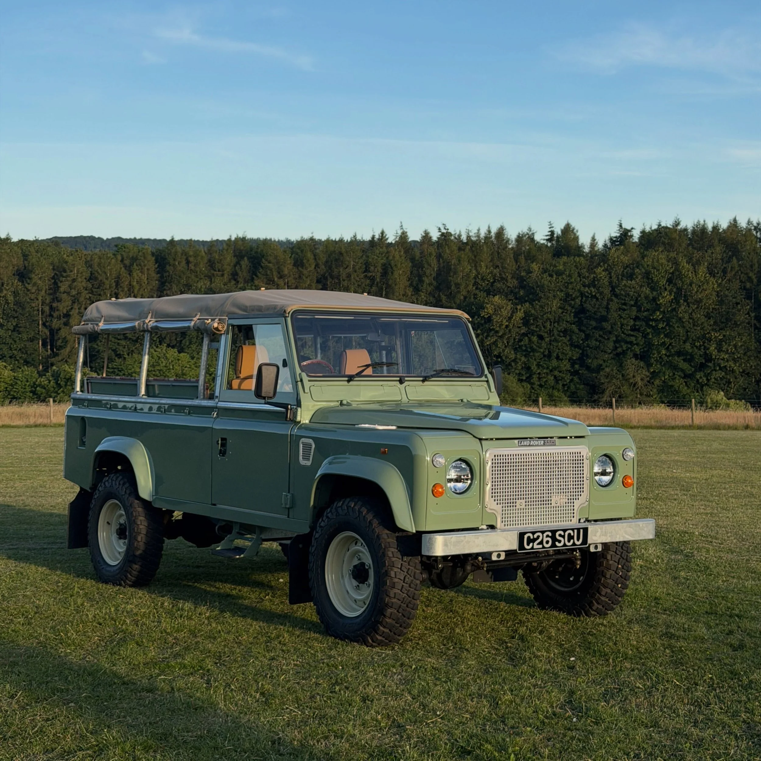 Every love story deserves a grand entrance. 🤍

Luckily, we&rsquo;ve got the perfect set of wheels for the job. 🚙

#landroverlife #landroverdiscovery #landrover