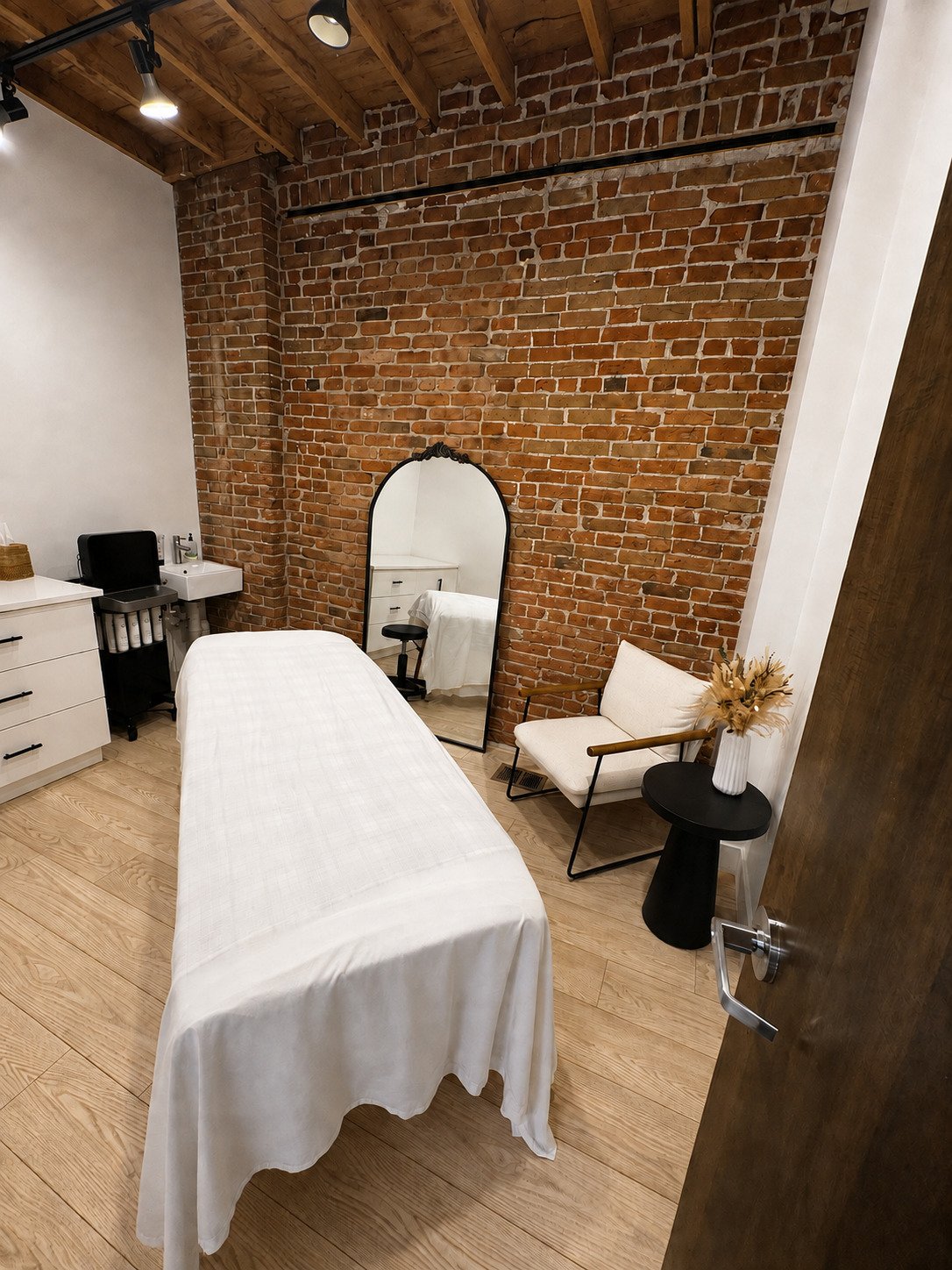 486_Treatment_Room_Brick_Clean.jpg