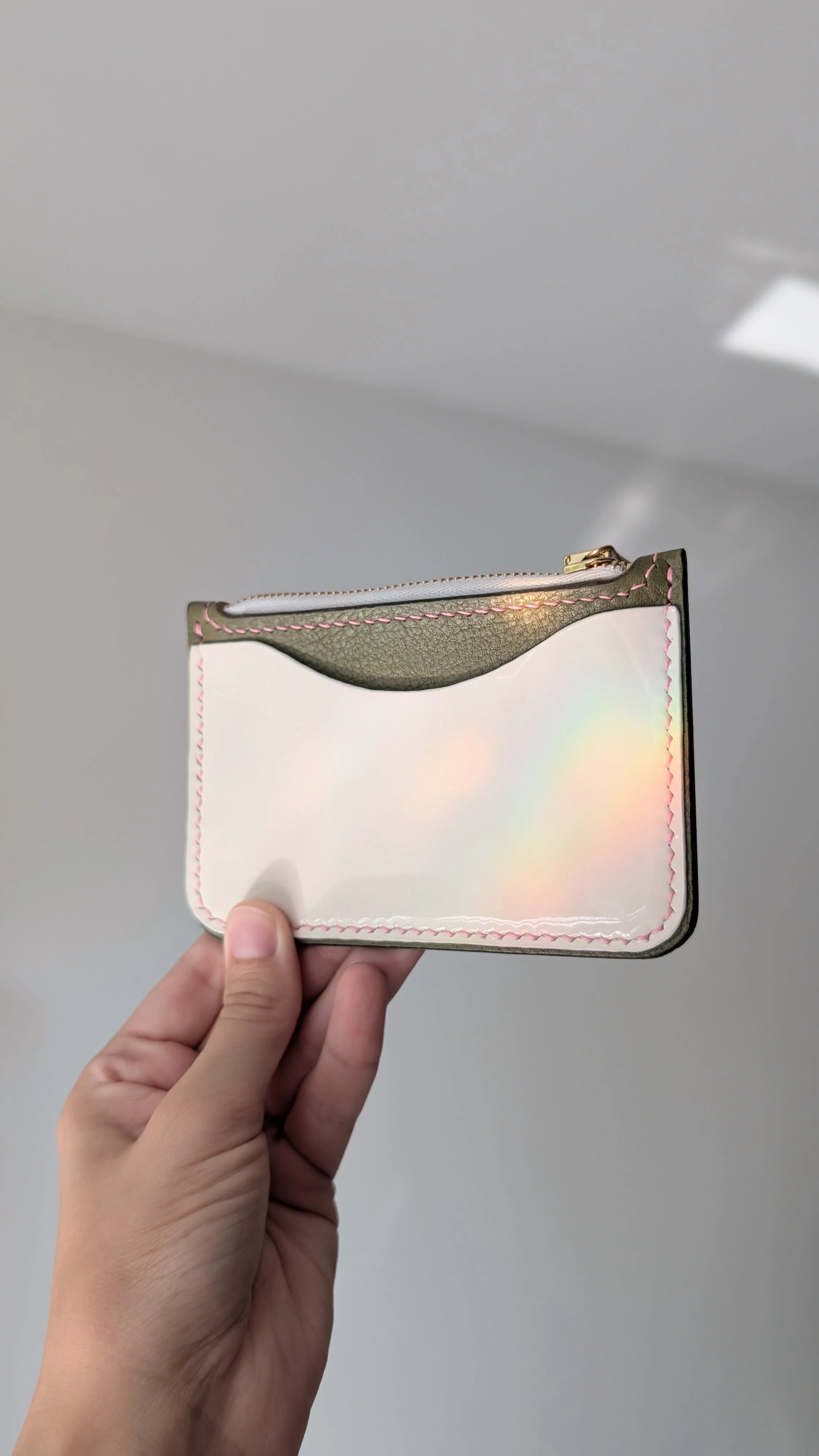 CONTRAST ZIP WALLET