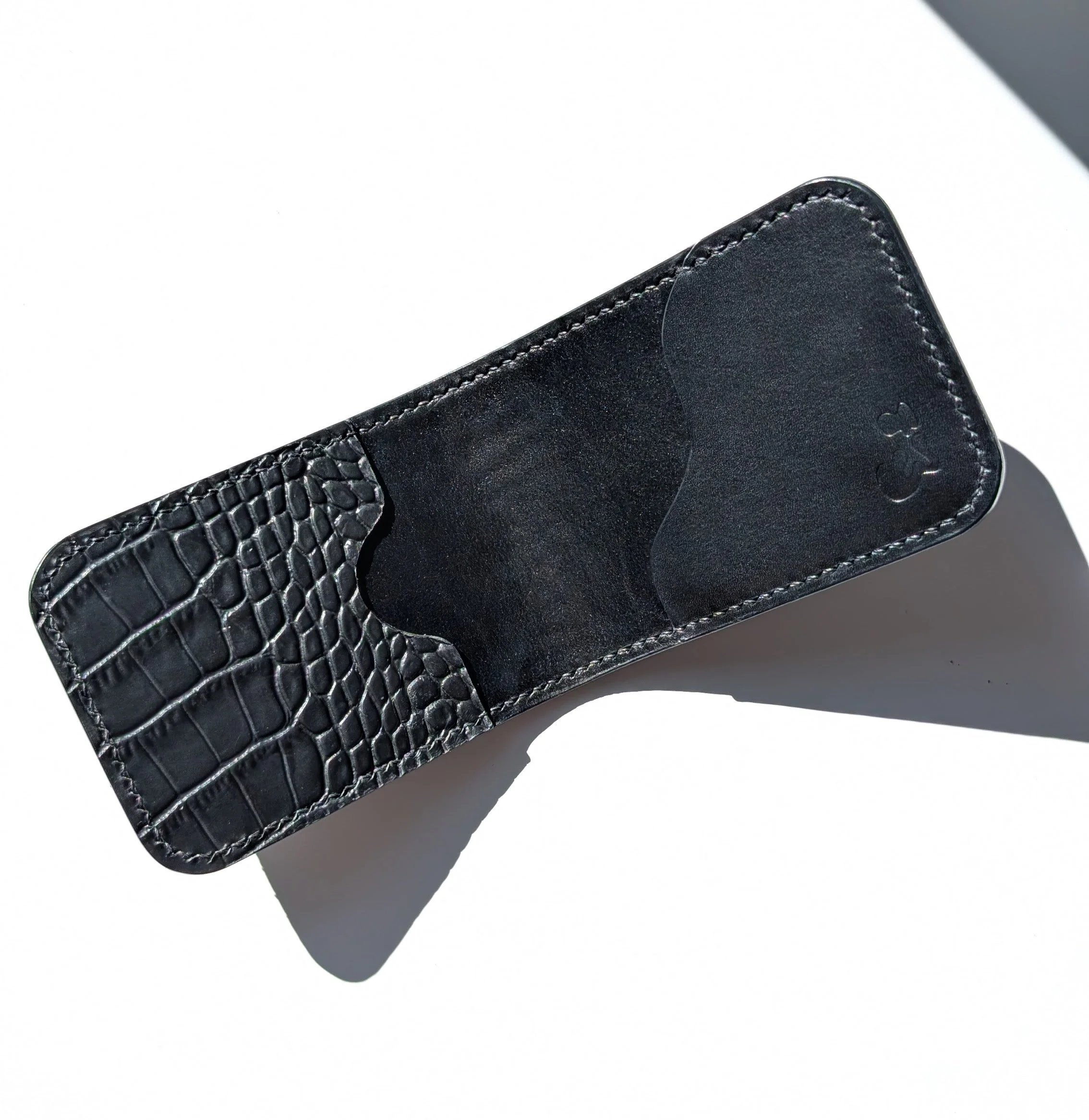 CROC-EMBOSSED BI-FOLD