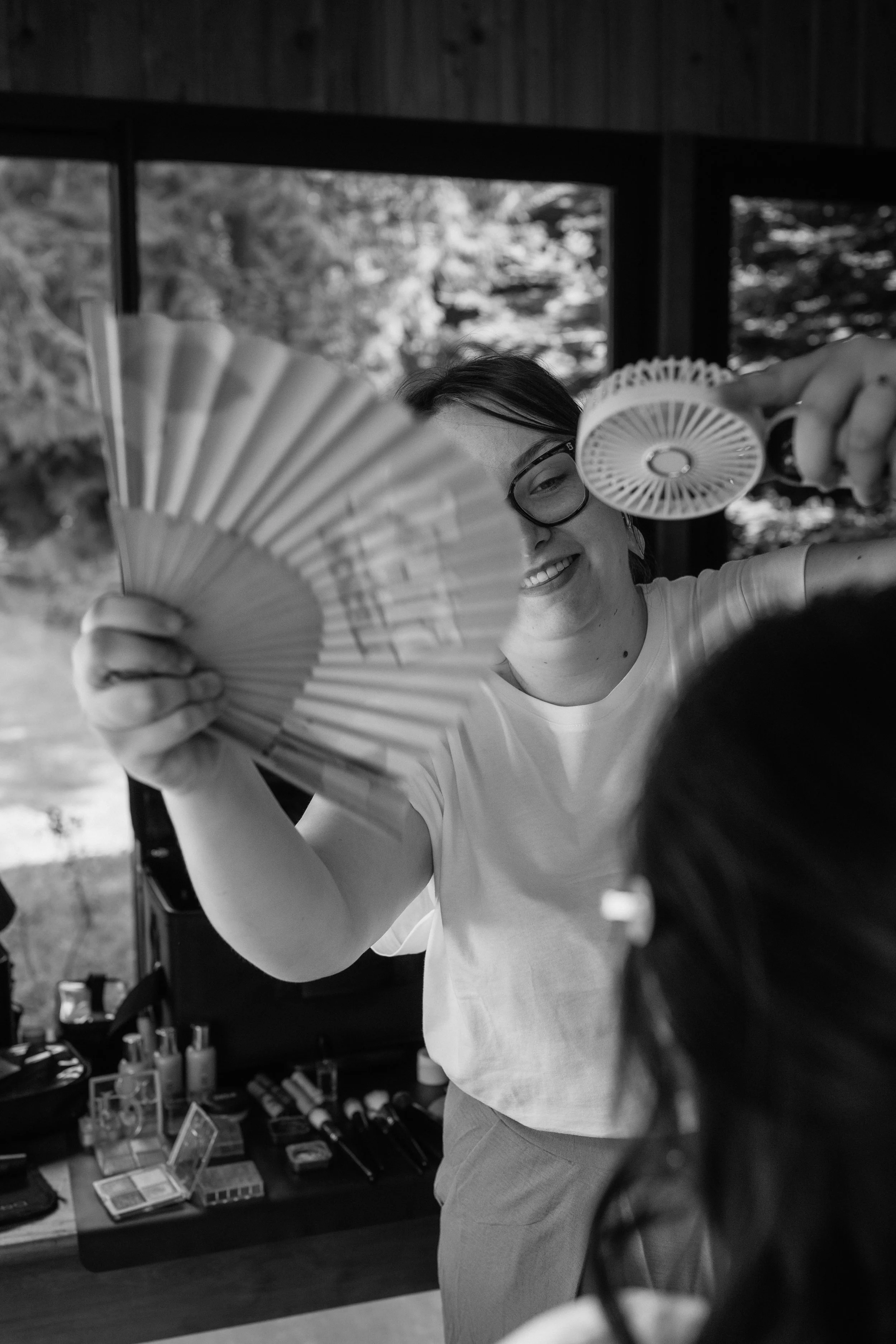 Clarisse en pleine prestation de maquillage spécialisé mariage à Rennes