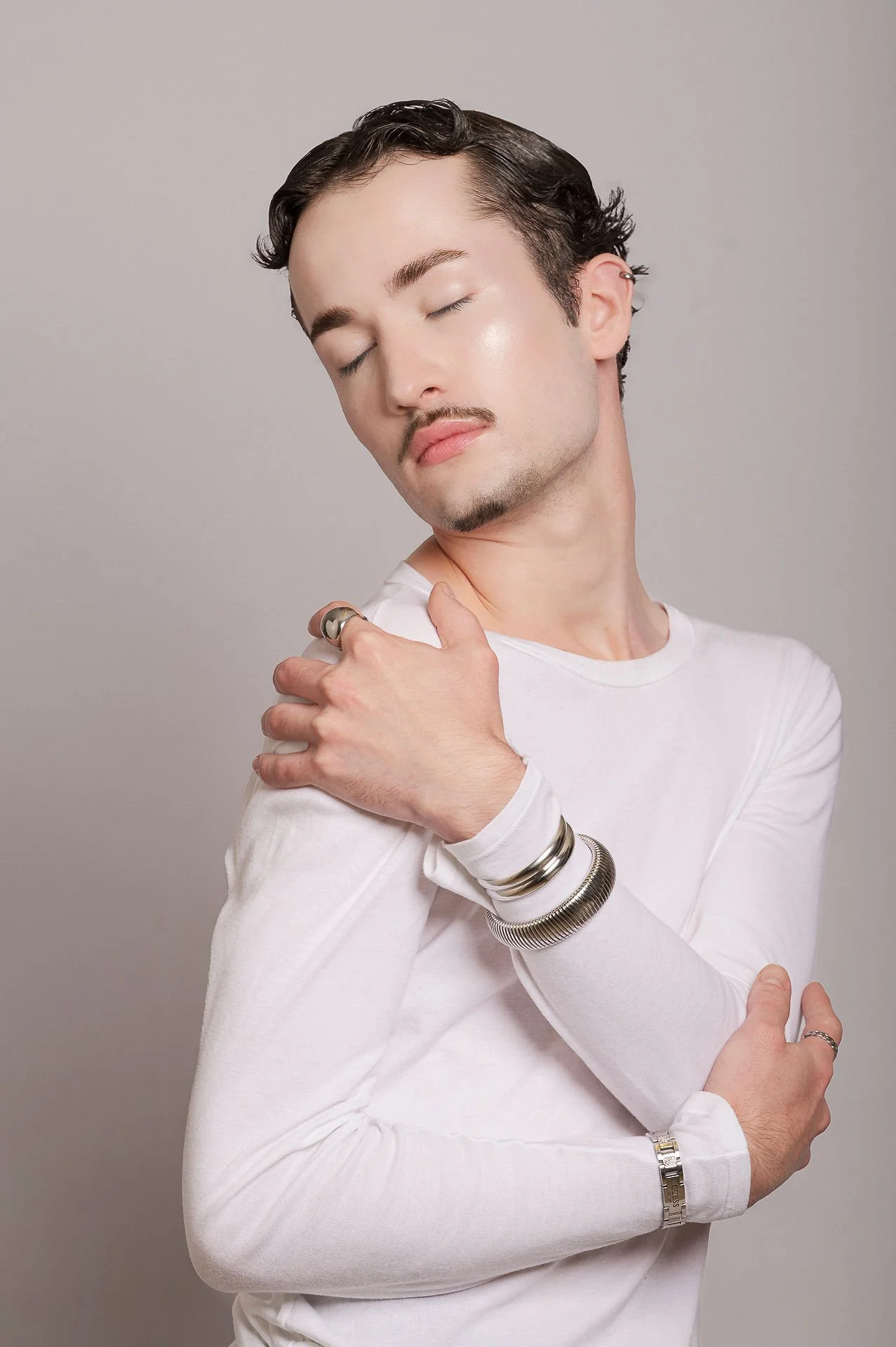 Maquillage d'occasion élégant et lumineux