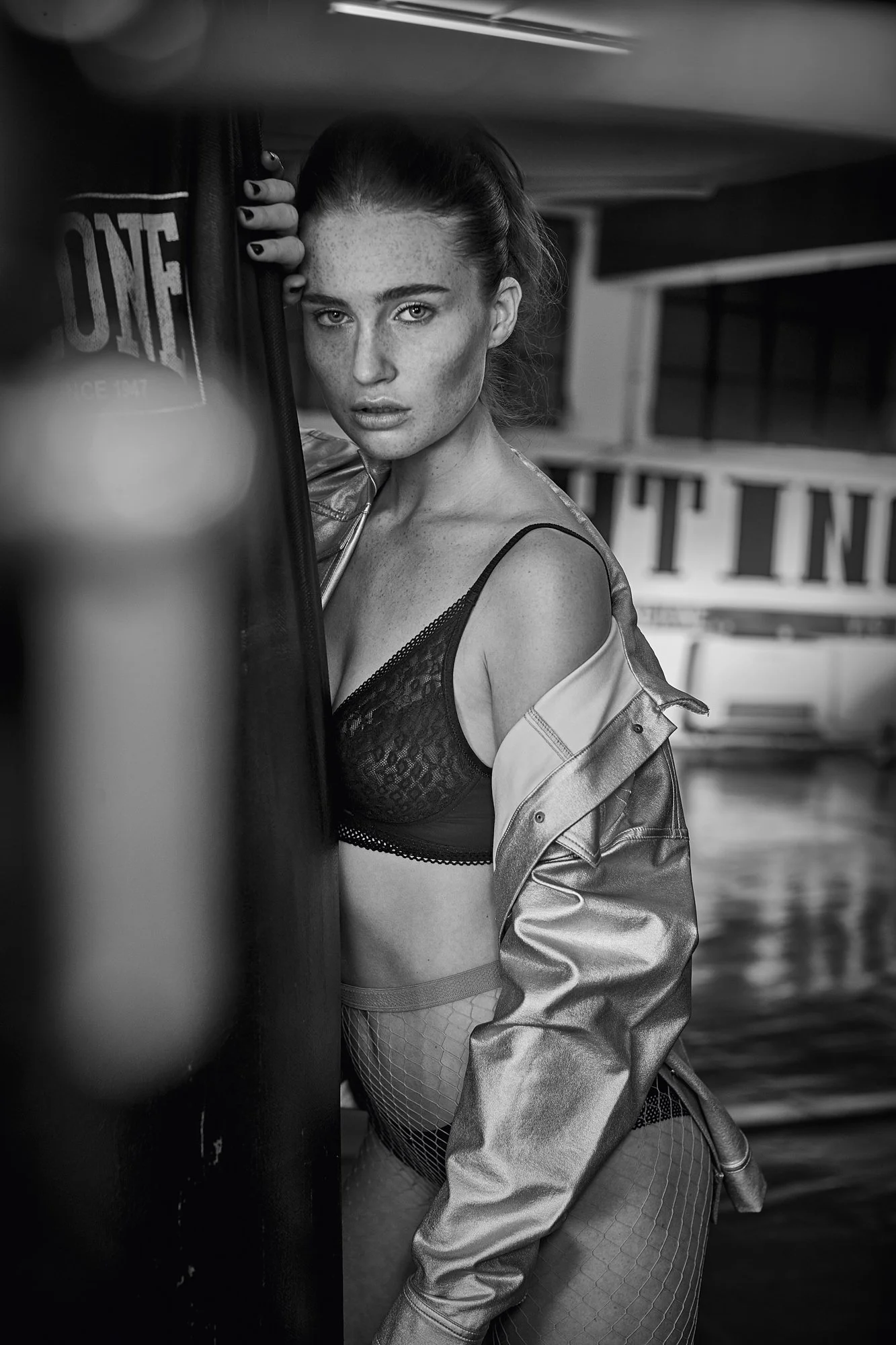 Ritratto fashion in lingerie per Linea Intima Italia, fotografia in bianco e nero di Paolo Esposito