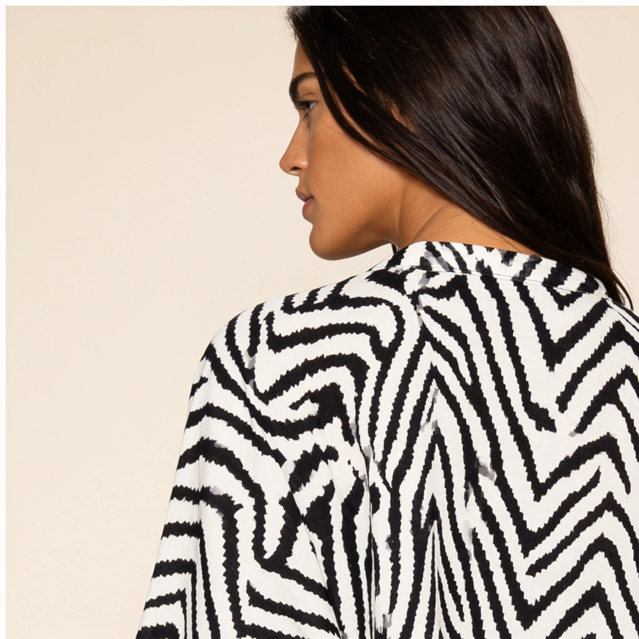 tangier_zebra-noir_robe04.jpeg
