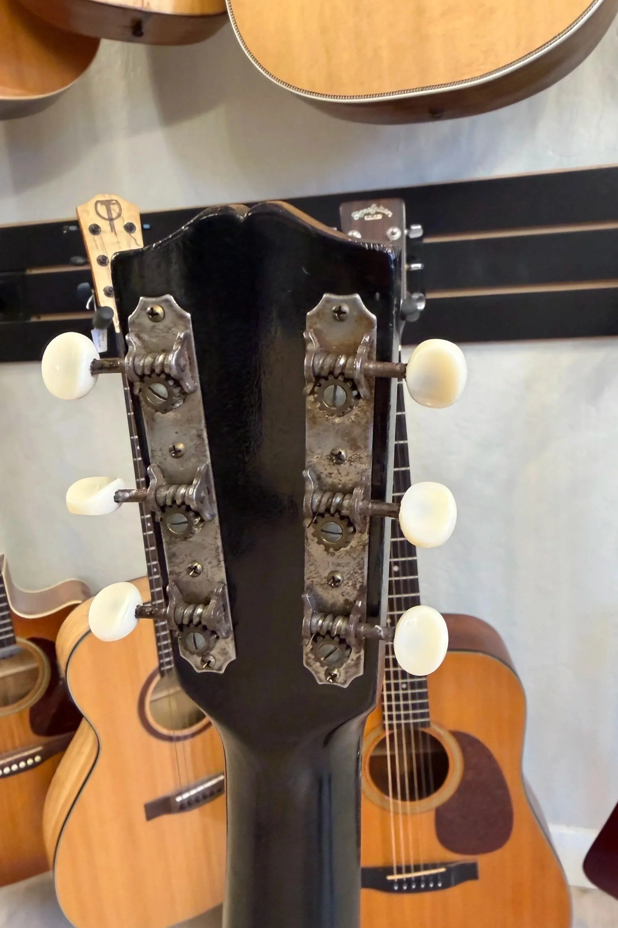 1942 Gibson L-00 tuners