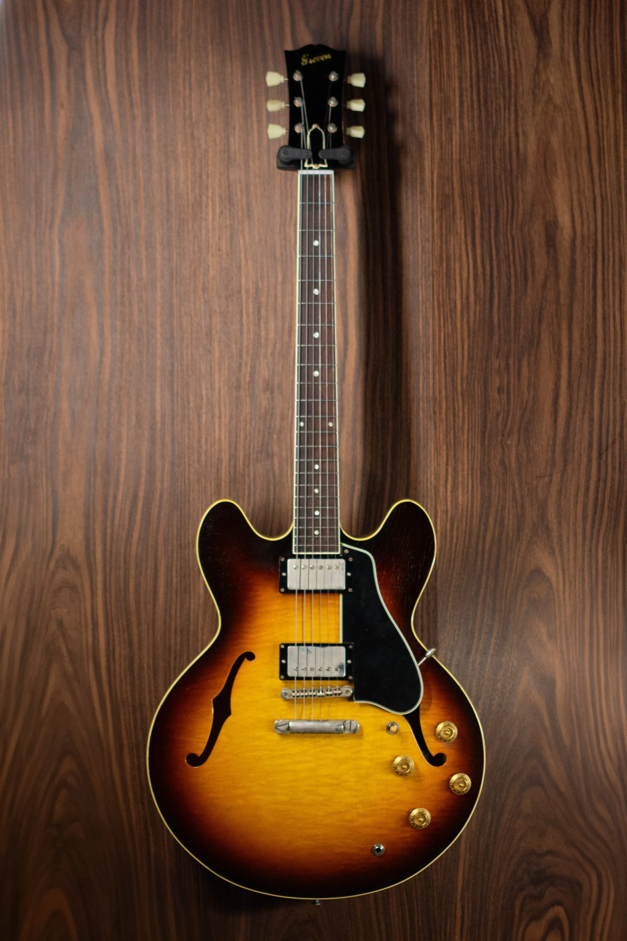 g7-335 "3-Tone Sunburst" Aged