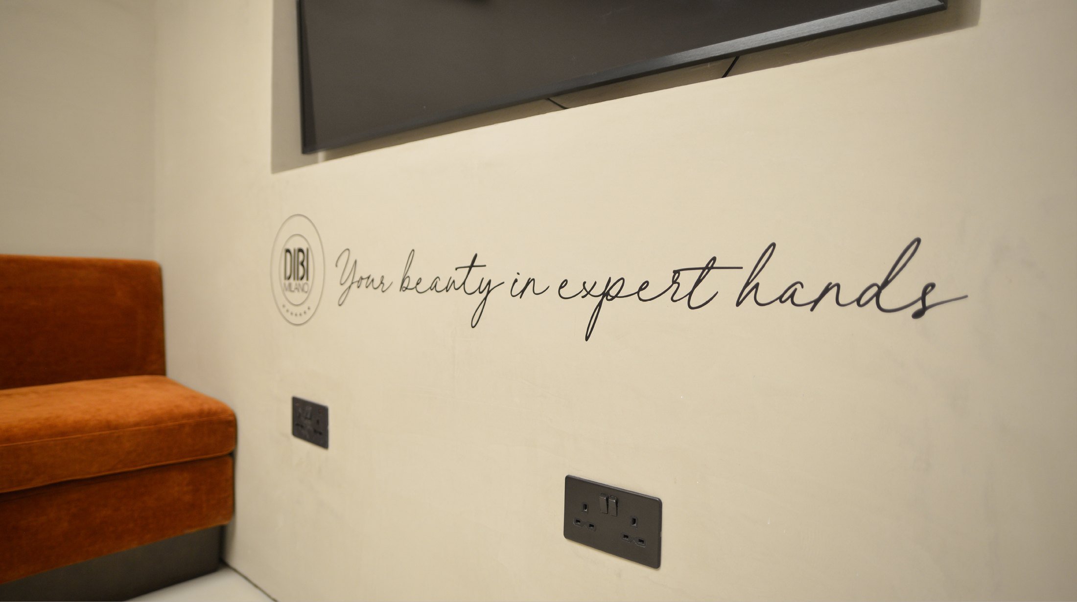 Dr-LArt-Oxford-street-clinic-waiting-area-wall-graphic-signage-decals.jpg