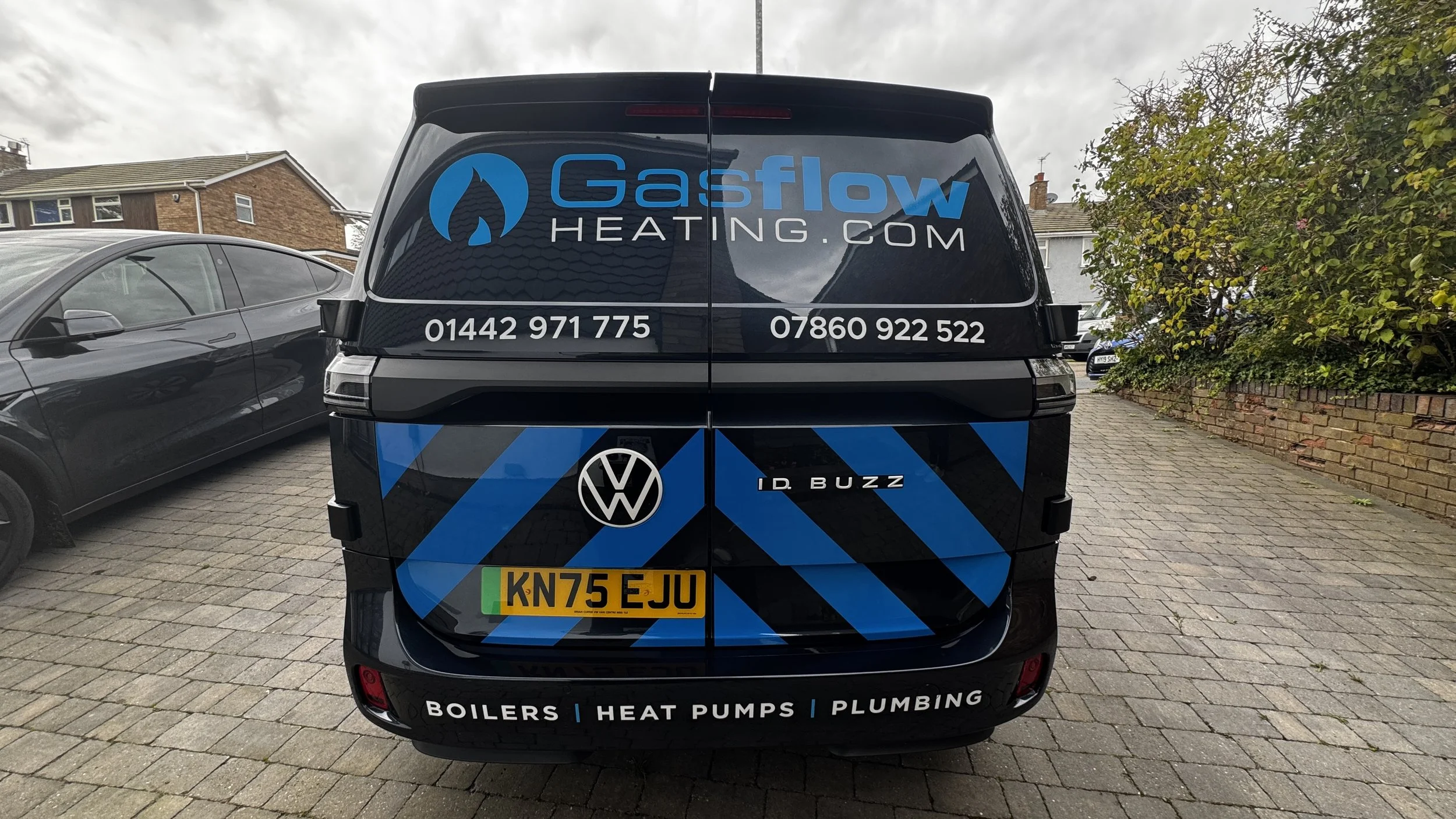 Bespoke blue reflective chevrons and Gasflow Heating branding on VW ID. Buzz rear doors.JPG