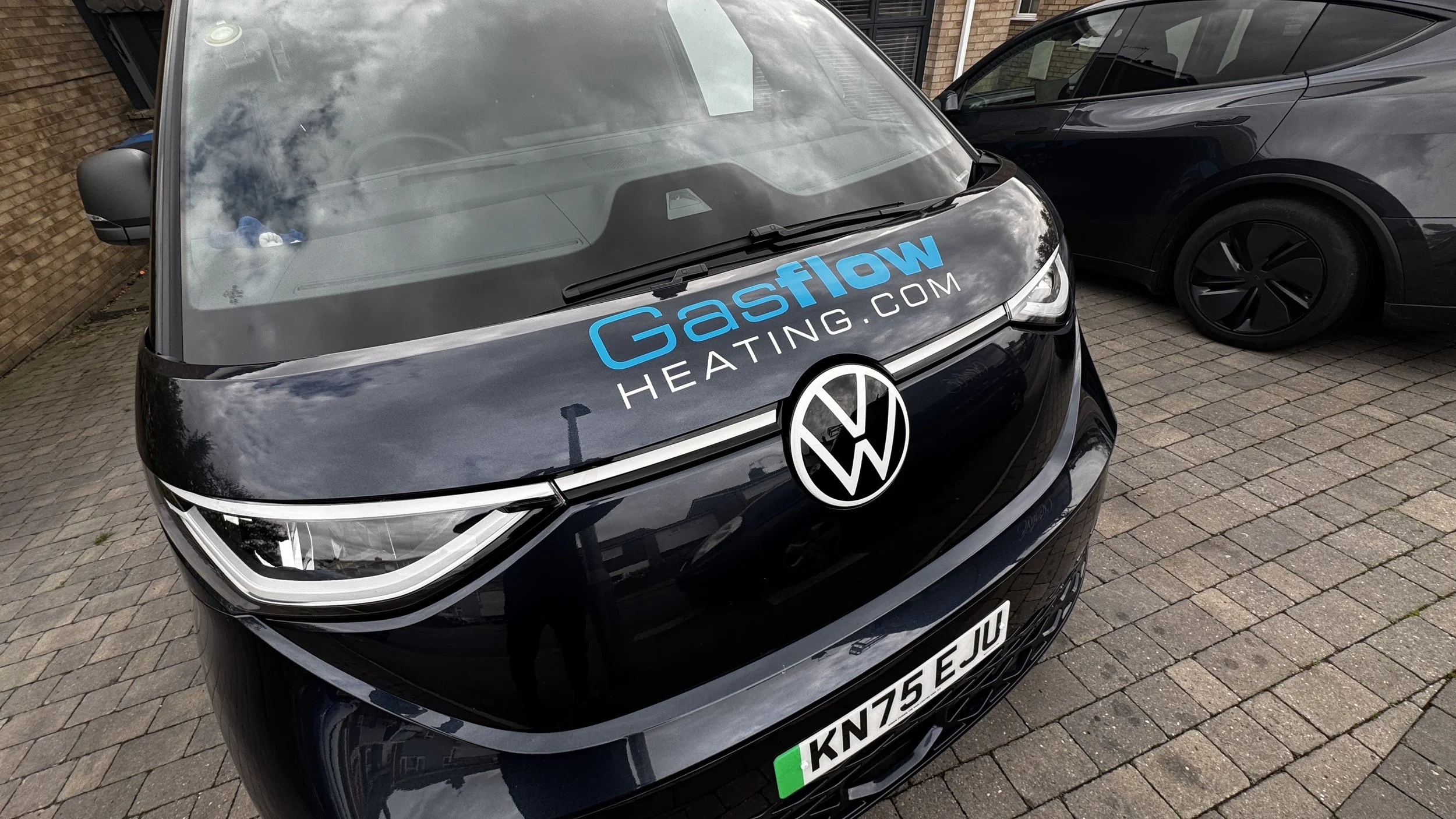 Gasflow Heating vinyl logo graphics applied to the front bonnet of a Volkswagen ID. Buzz.JPG