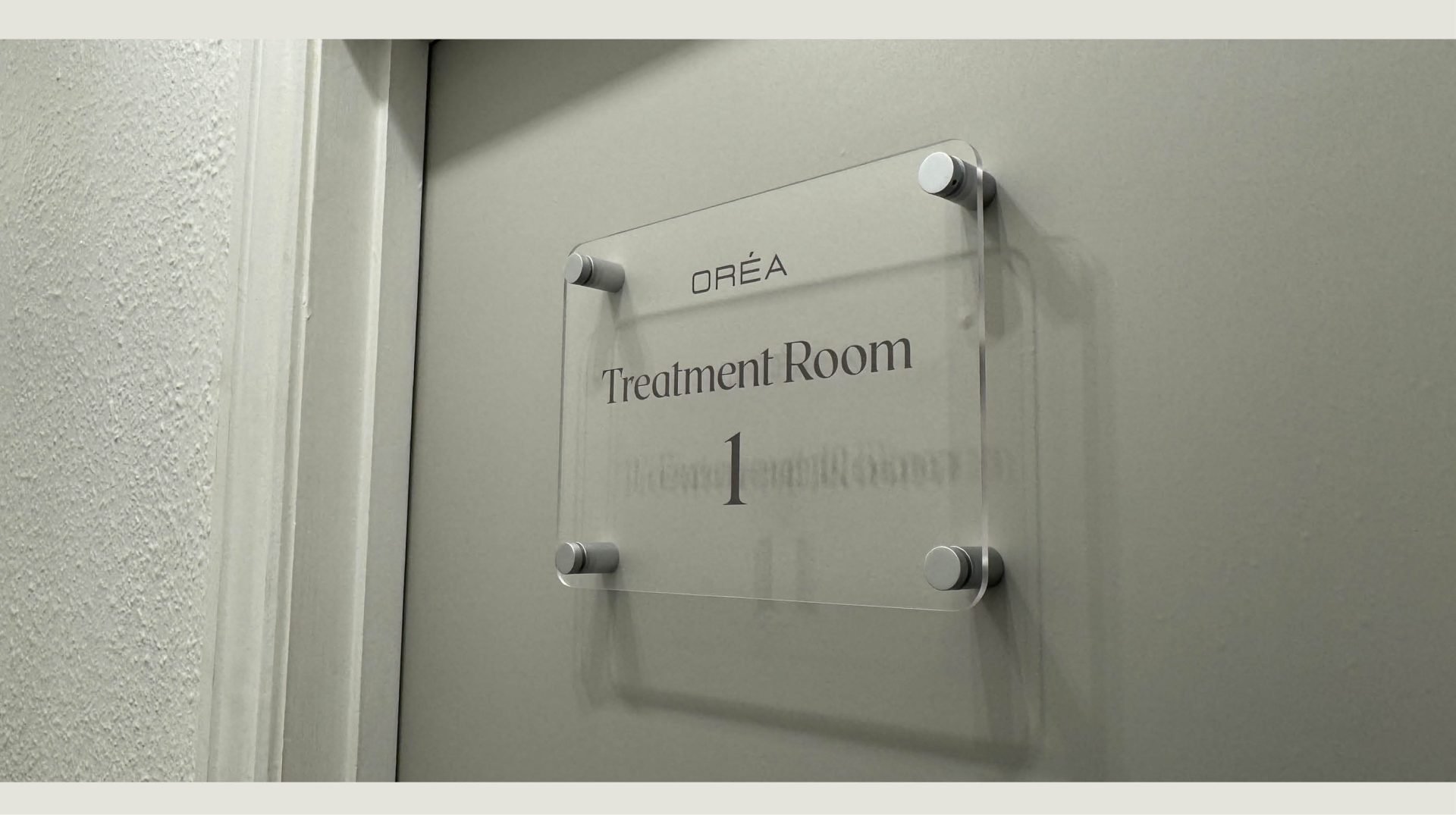 OREA-Salon-treatment-rool-acrylic-plaques-1-scaled.jpg