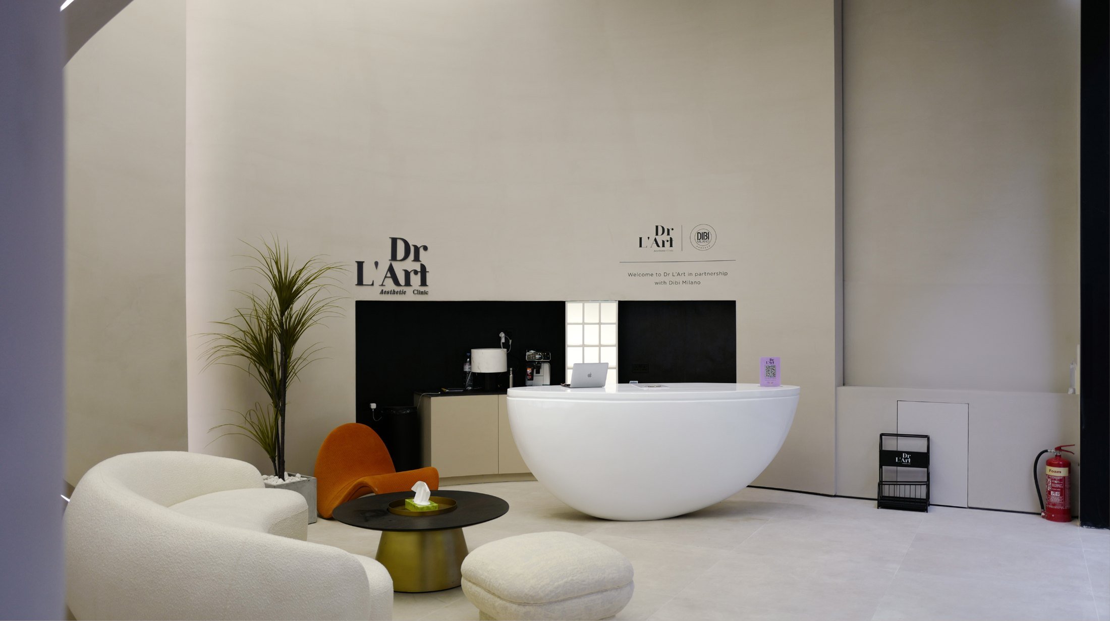 Dr-LArt-Oxford-street-clinic-reception-area-with-signage-graphics-.jpg