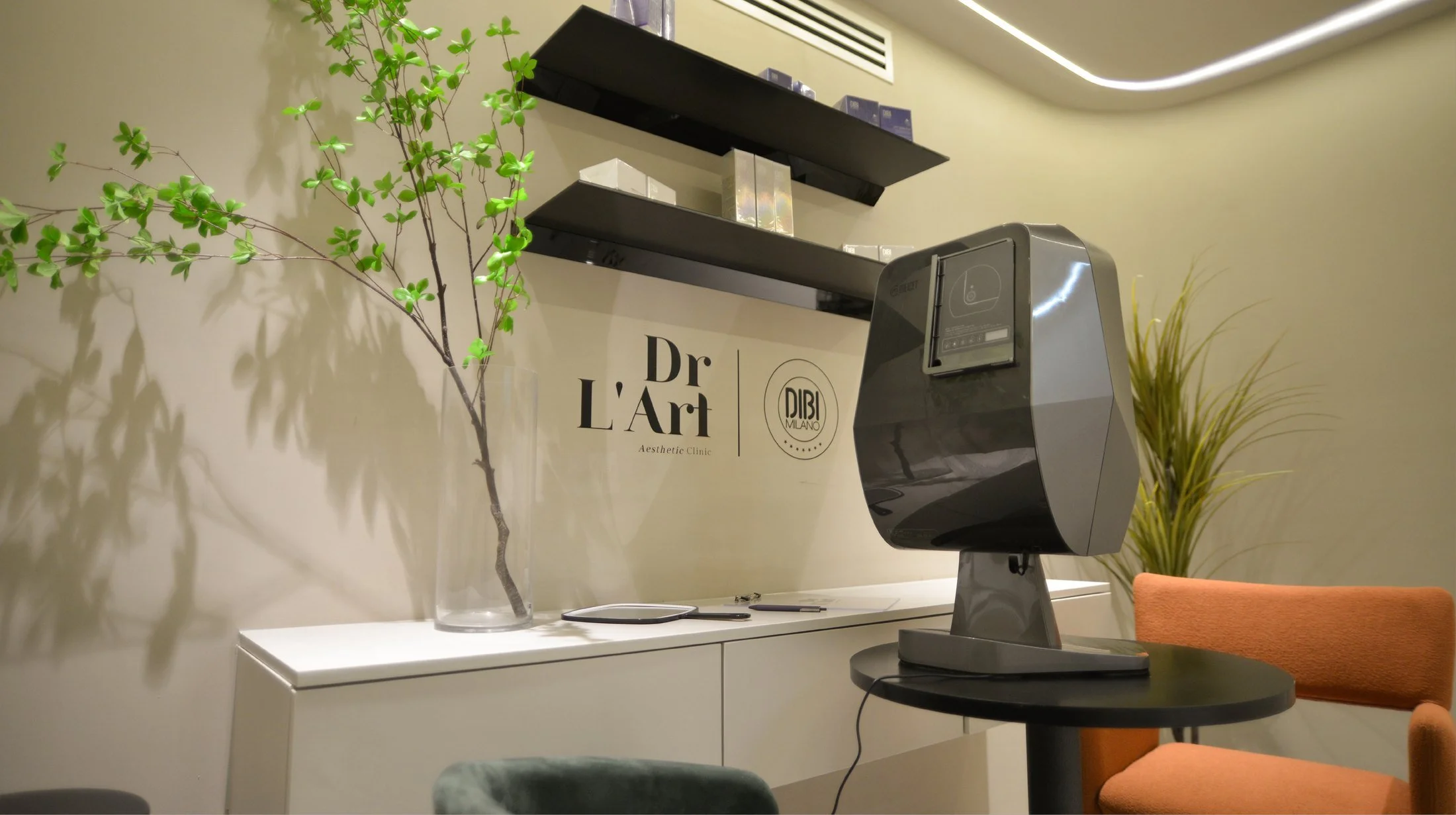 Dr-LArt-Oxford-street-clinic-consultation-room-wall-graphic-decals.jpg
