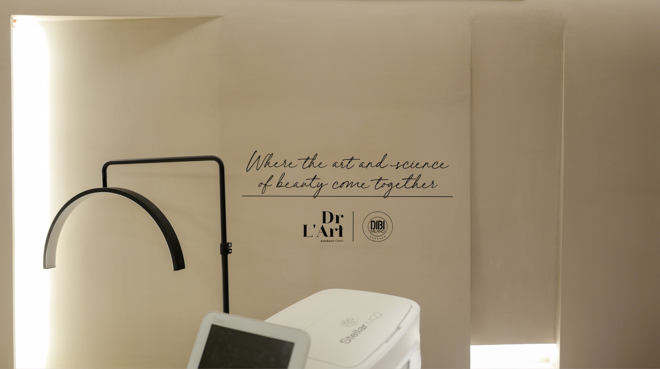Dr-LArt-Oxford-street-clinic-treatment-rool-messaging.jpg