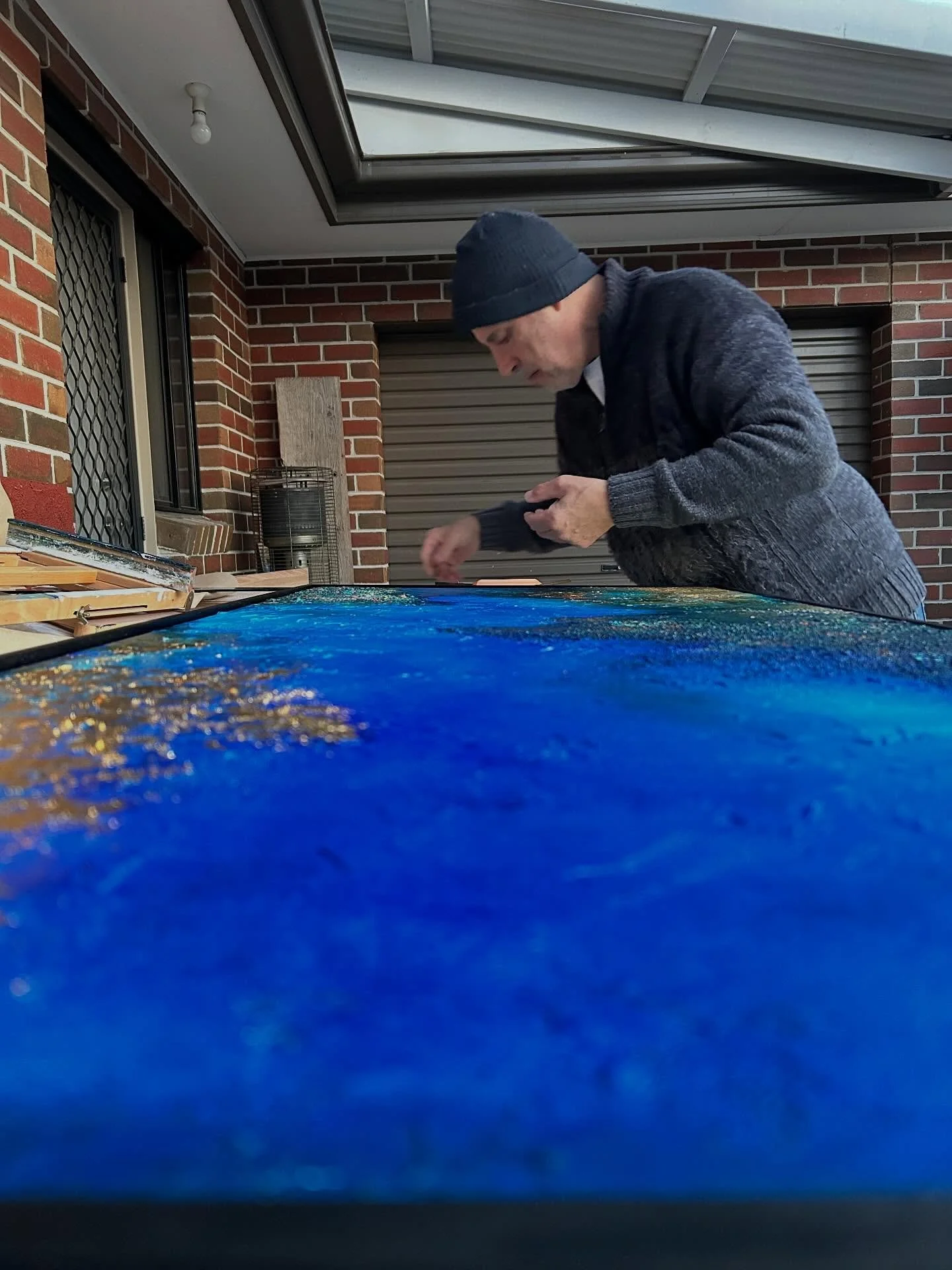 Applying 24k gold leaf. 

#guytrinquet #originalart #24kgoldleaf #goldleafpainting #ocean #oceaninspired