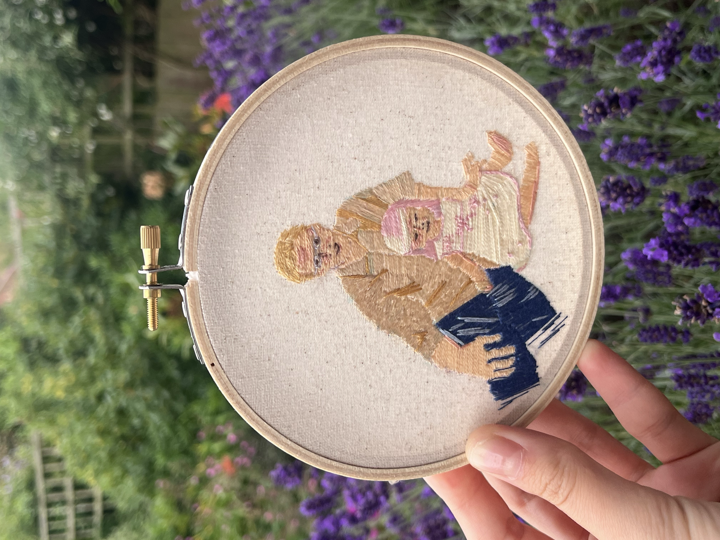 Embroidered hoop portrait, mainly using silk shading