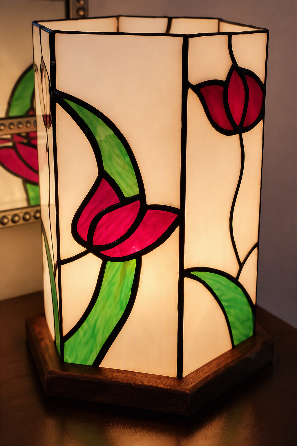 optimised tulip lamp.png