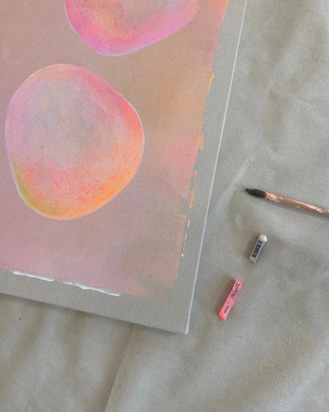 Close-up detail of smooth-gradient bubbles in soft pink, beige, and orange on a textured canvas by Vanessa Ochi.