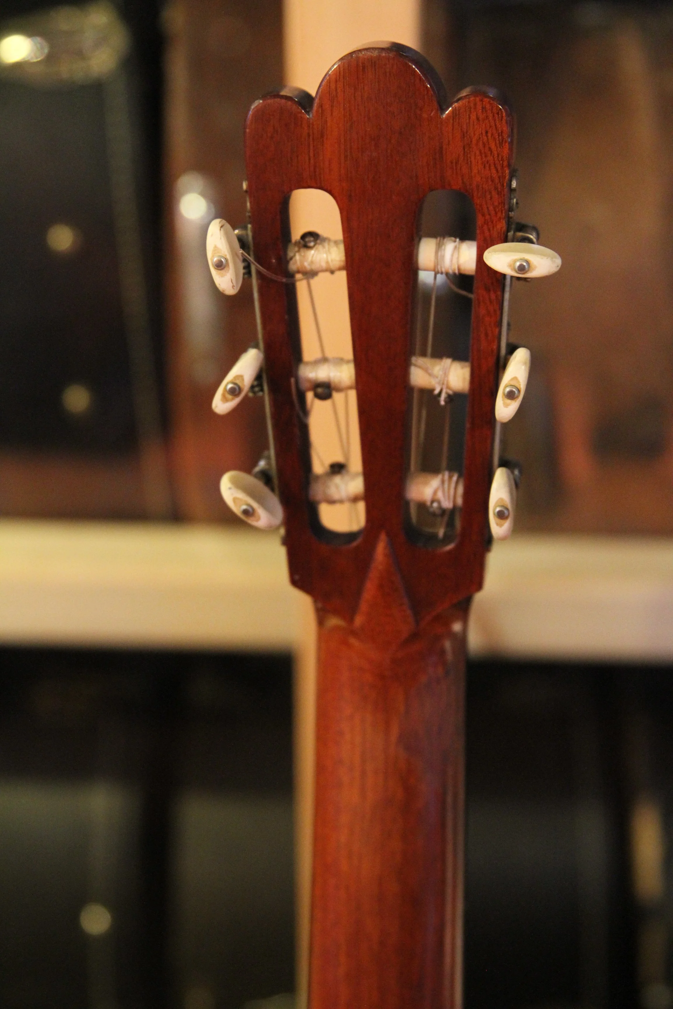 headstock and lower neck back Die Gitarre Berlin 1936