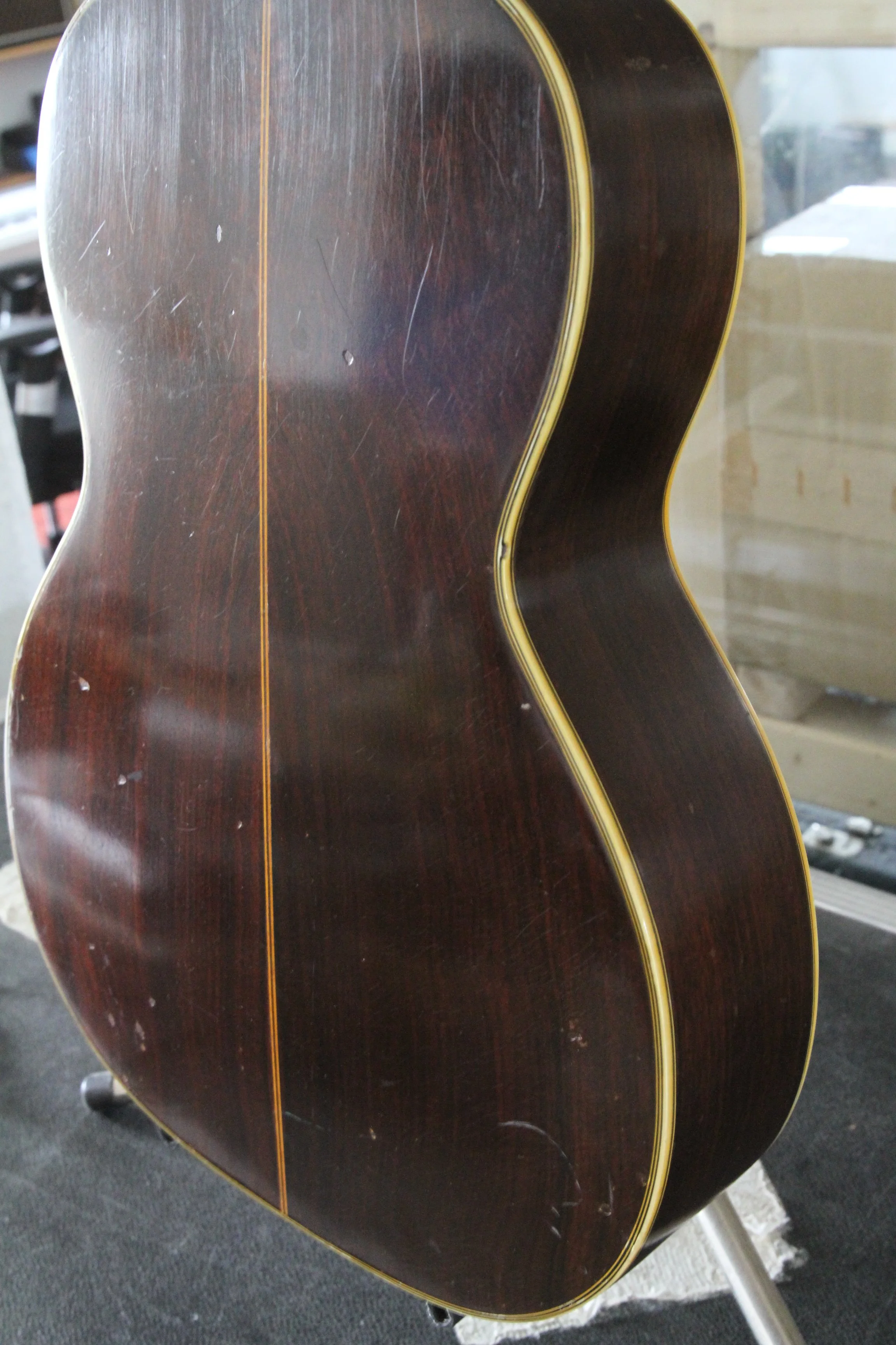 back and bass side Washburn 5234