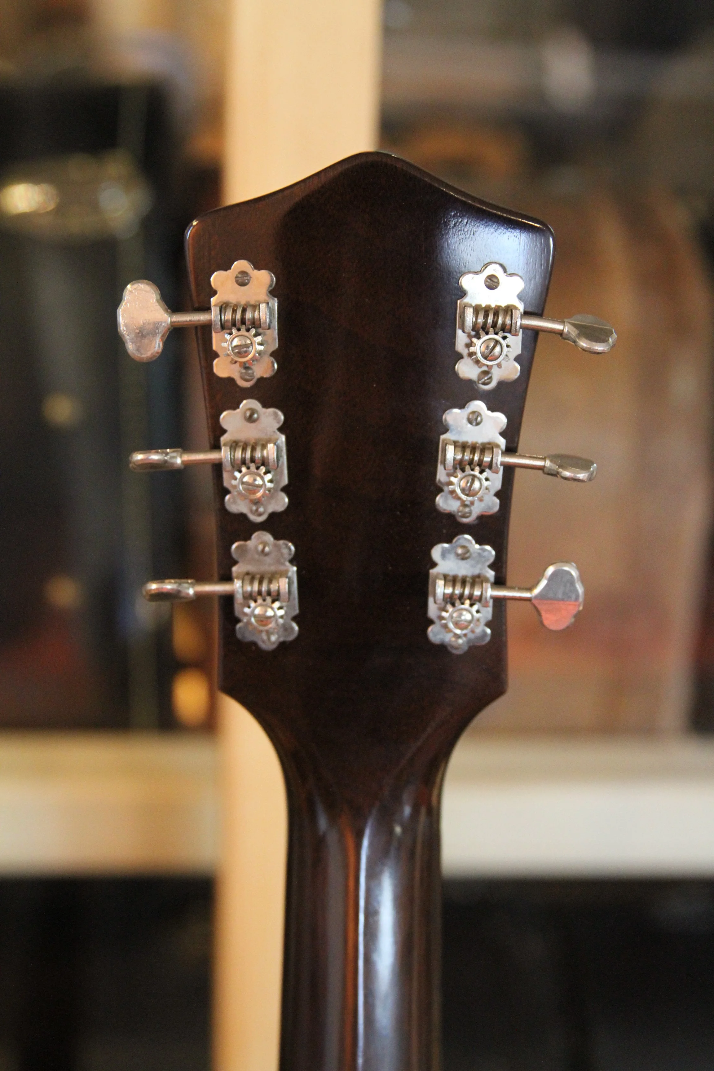 Bronson Honululu peg-head back with tuners