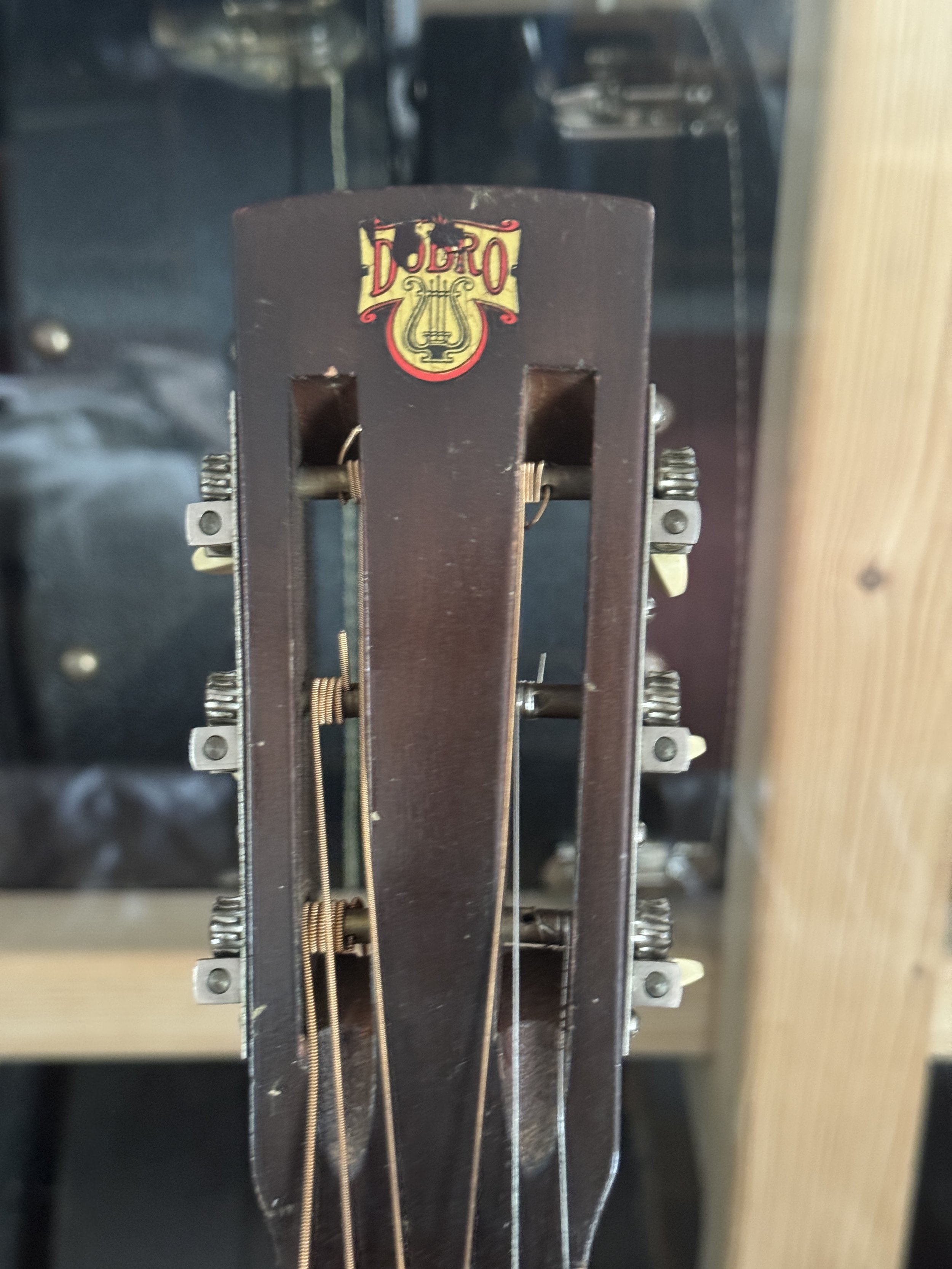 headstock with logo of Dobro Model 37 , 1935
