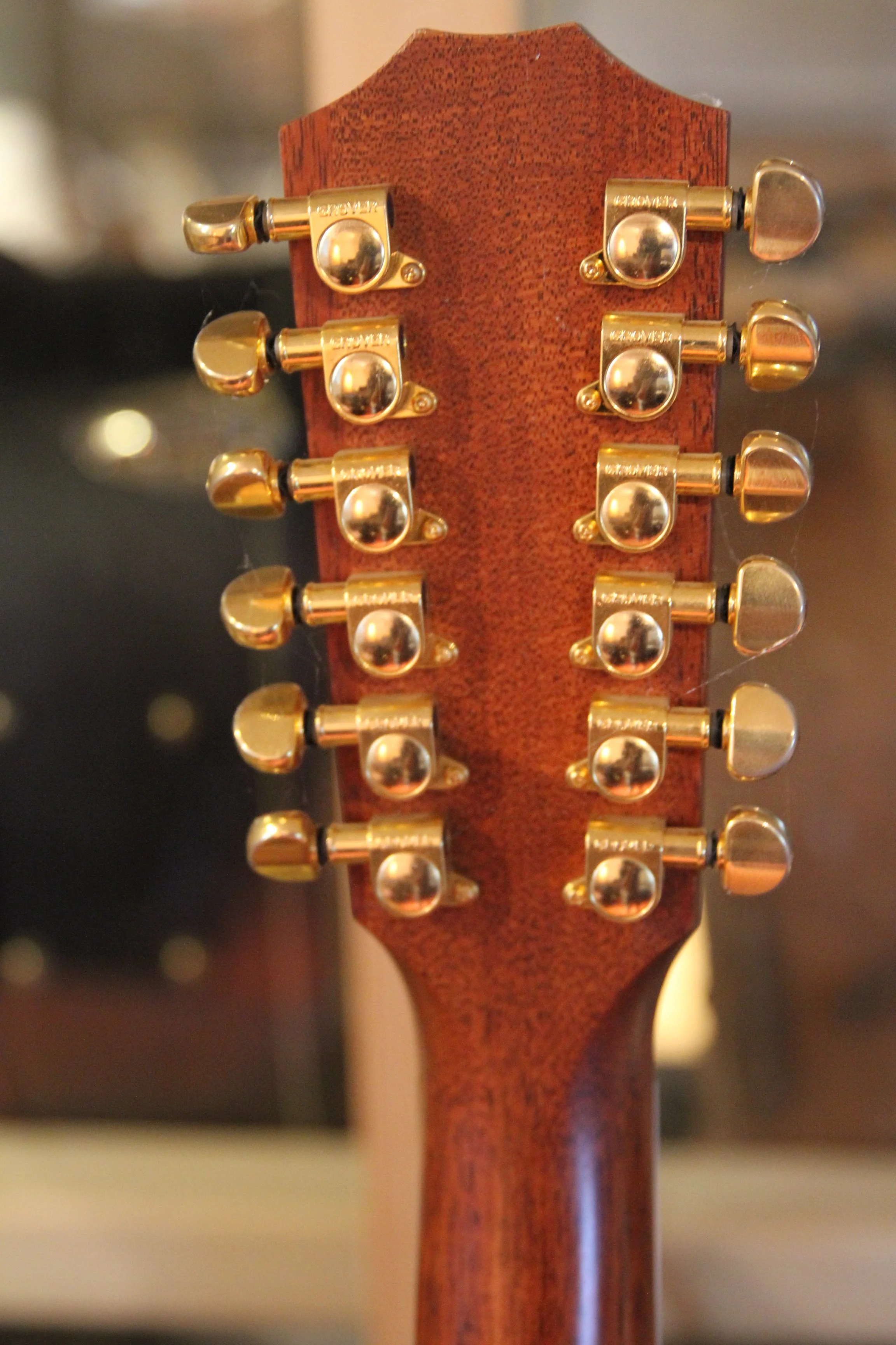 back of headstock with golden mini-grover tuners Taylor 855