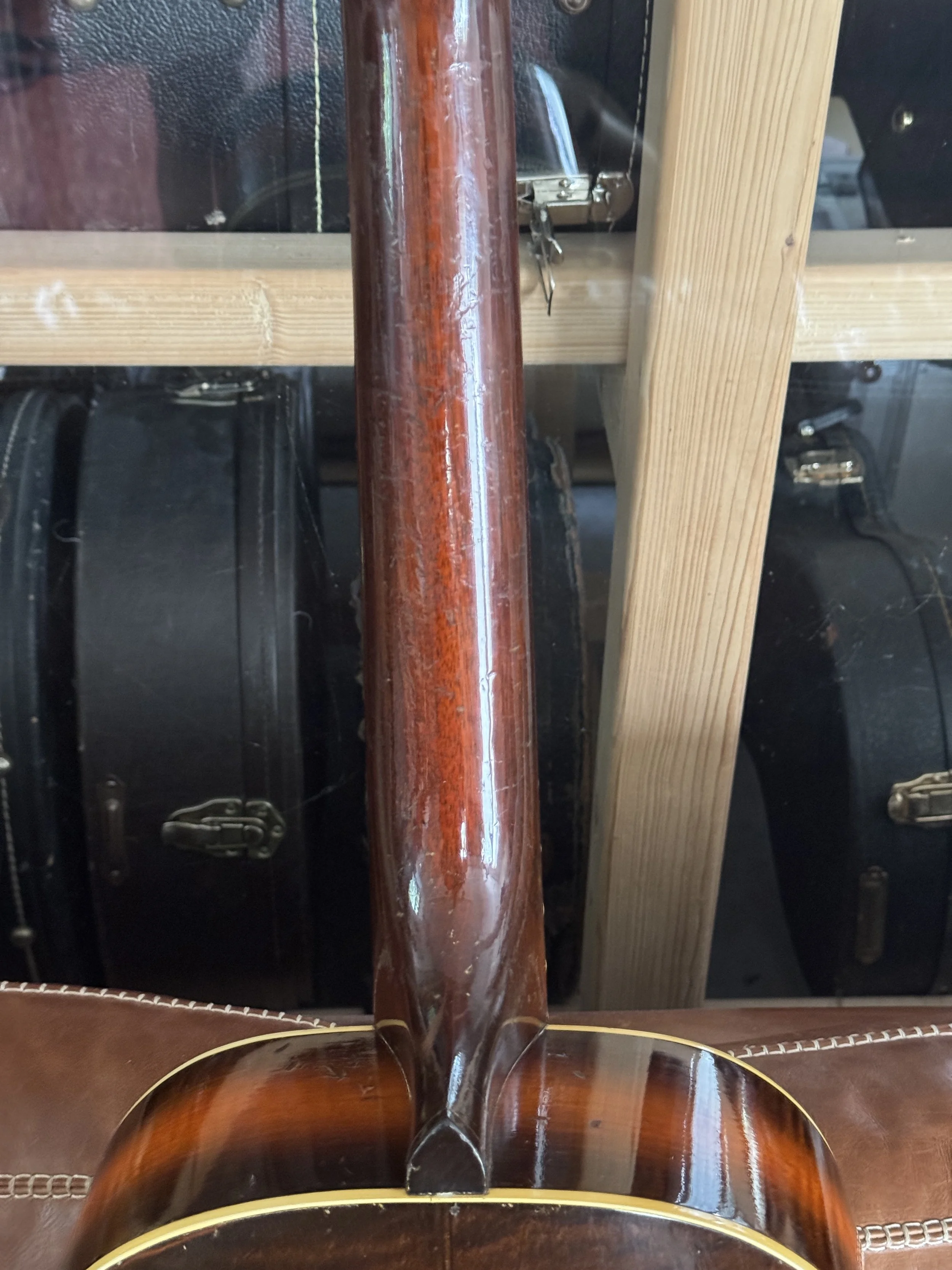 shaded back of mahagony neck Oahu Deluxe Jumbo 1936