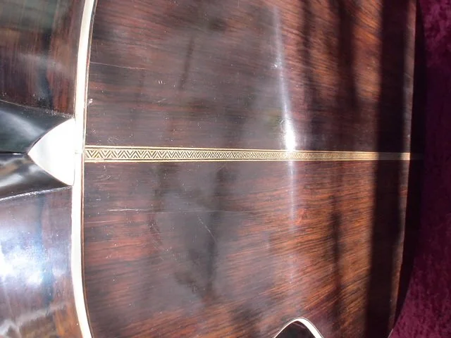 zipper-backstripe of a Martin 00-28, 1919