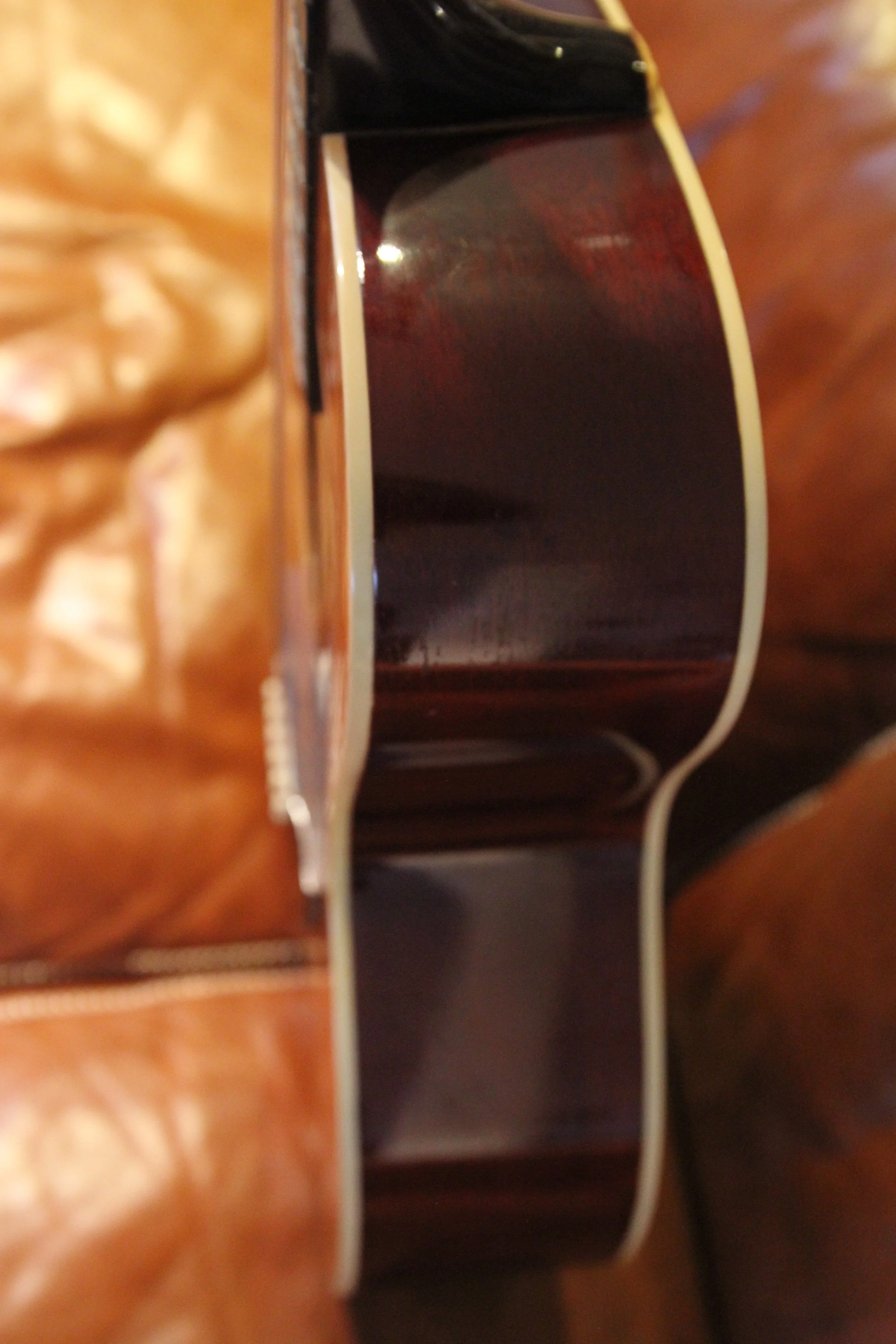 mahagony treble side Guild F-212 XL