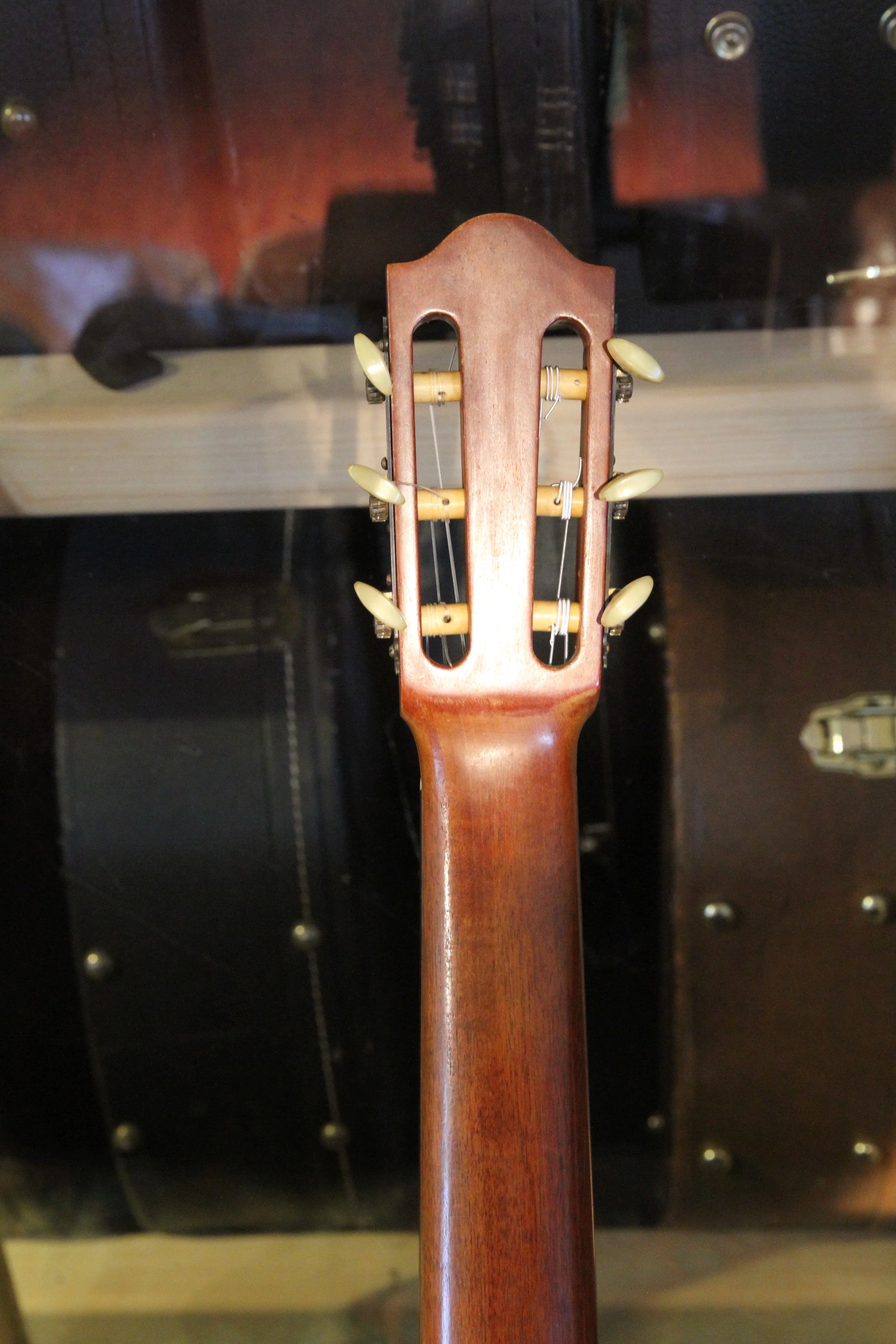 slotted headstock back of Manouk Papazzian guitar