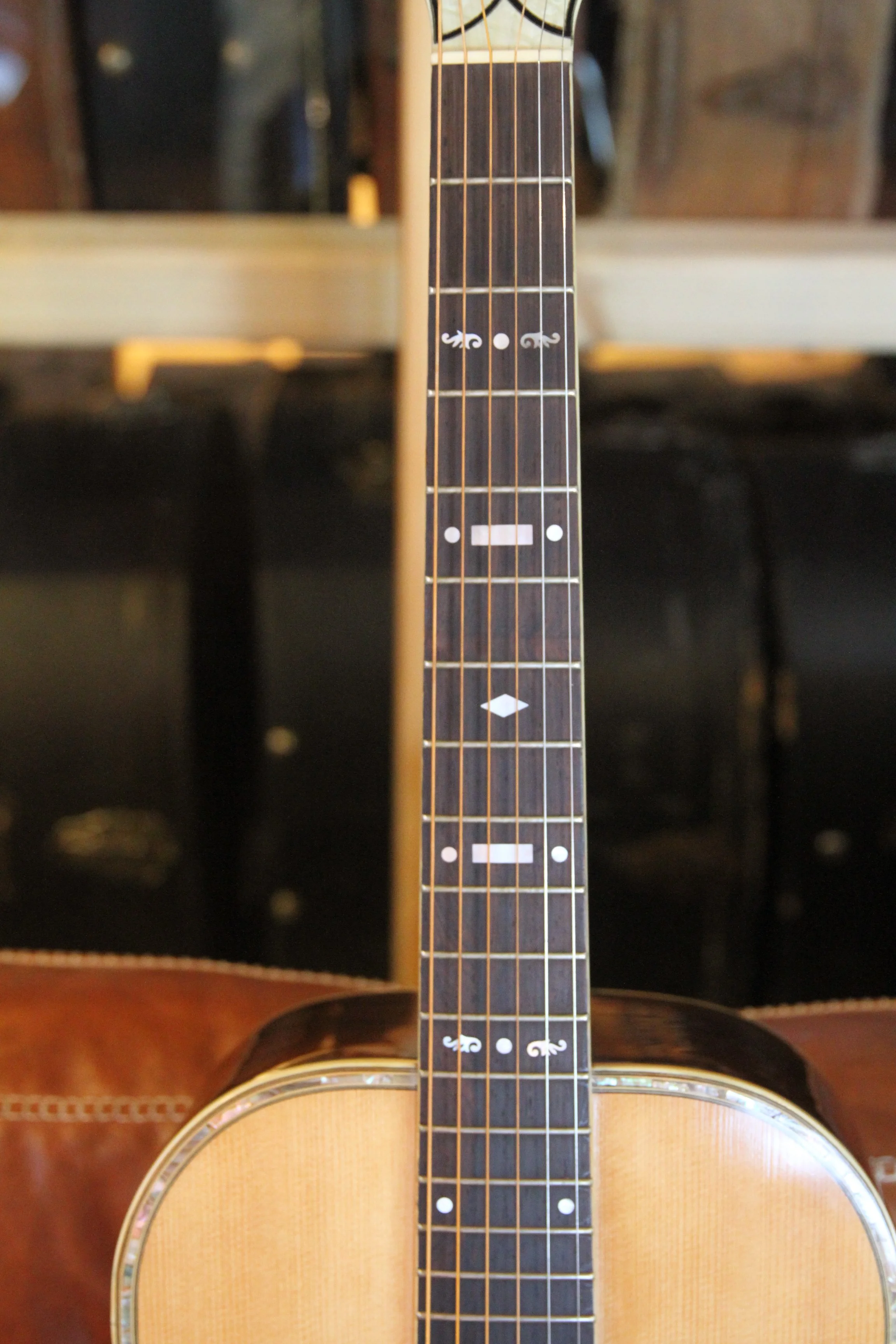 inlayed fret board of Bronson Honululu Master 1936