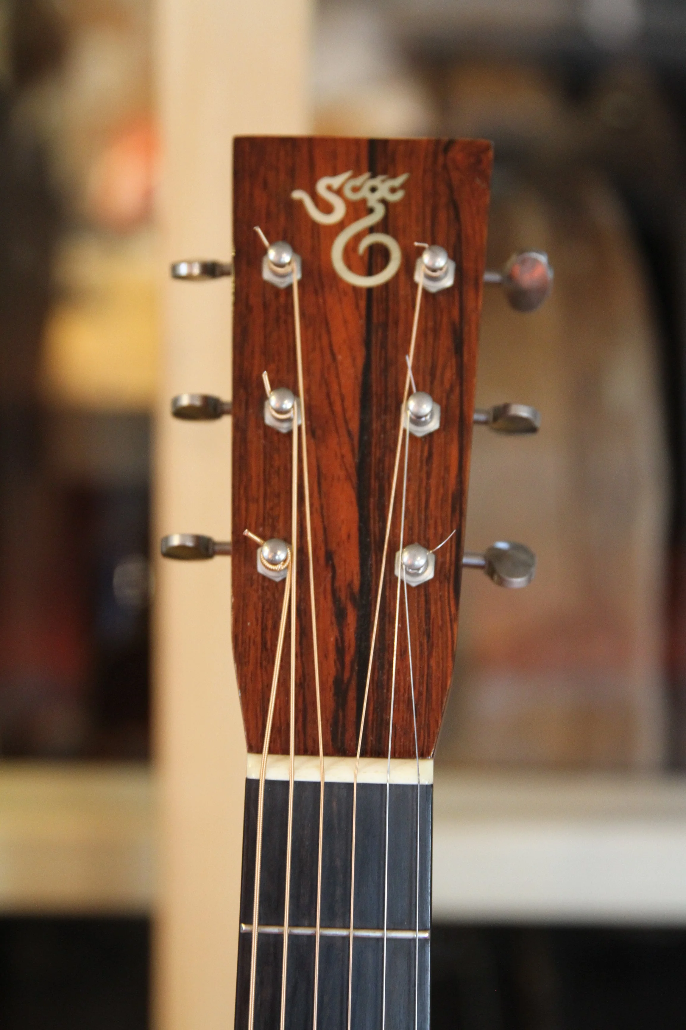 headstock with brazilian veneer and logo Santa Cruz D , 1996