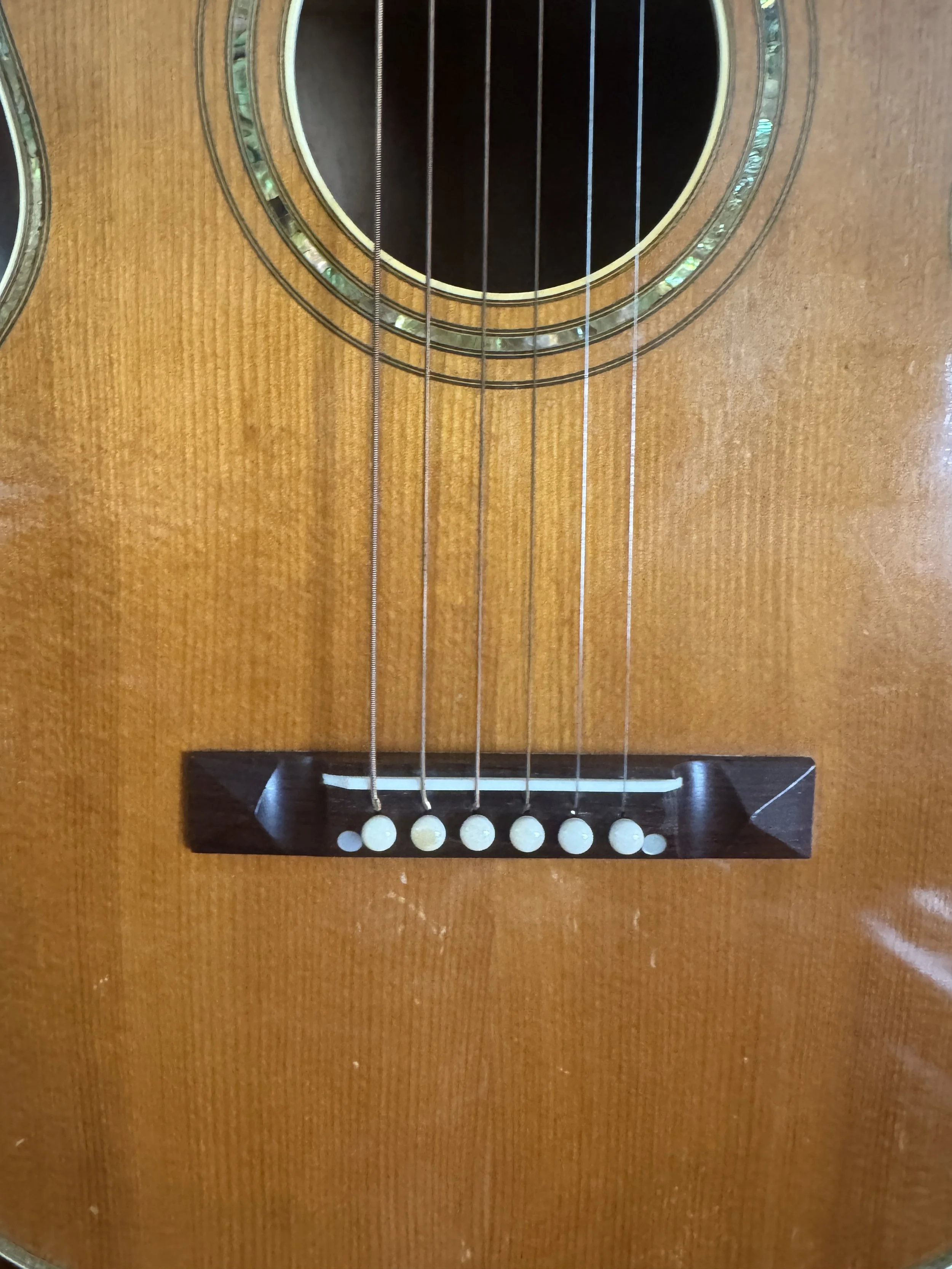 bridge and sound hole Oahu Deluxe Jumbo
